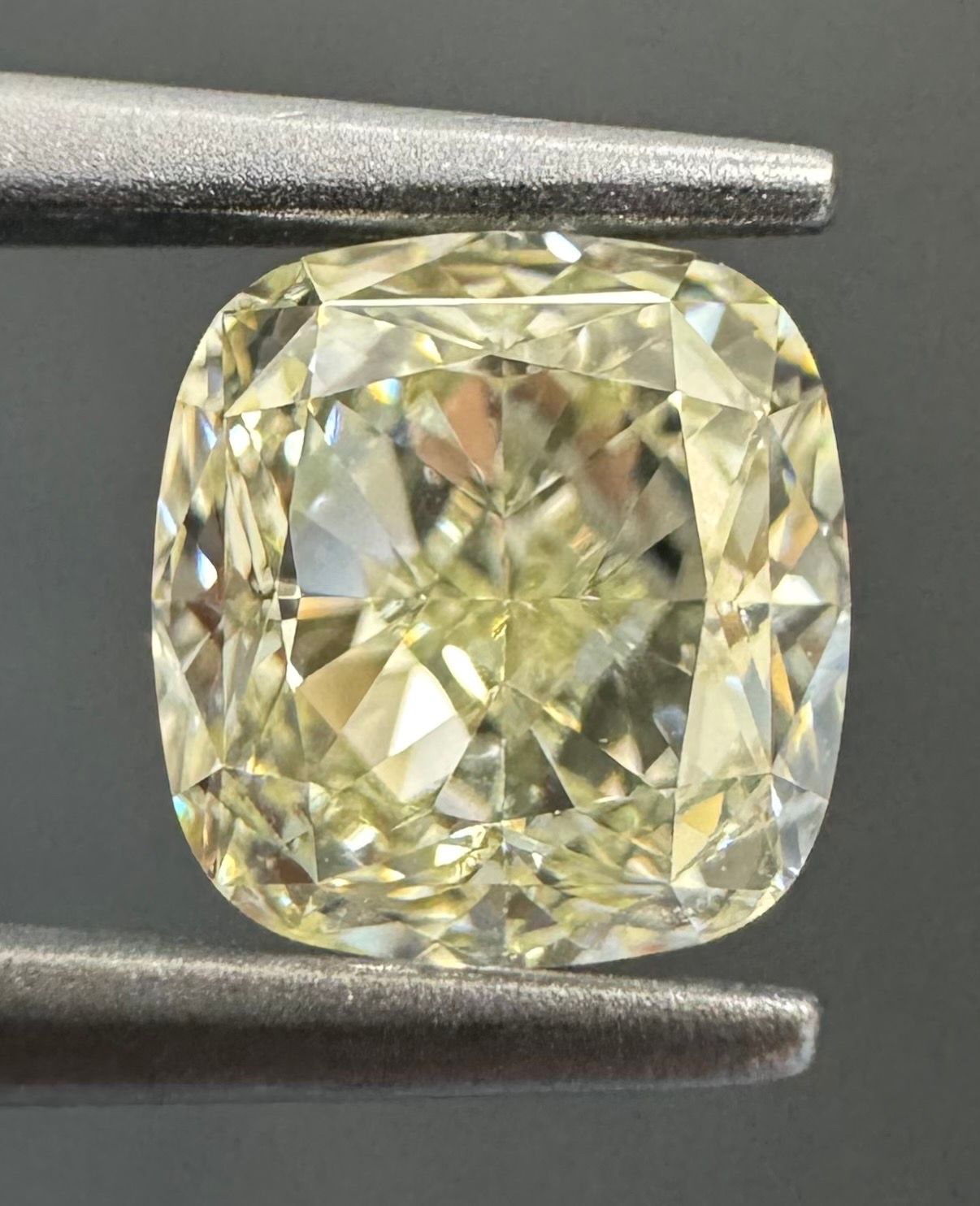 1.12 Carat Cushion brilliant Diamond U-V VS2