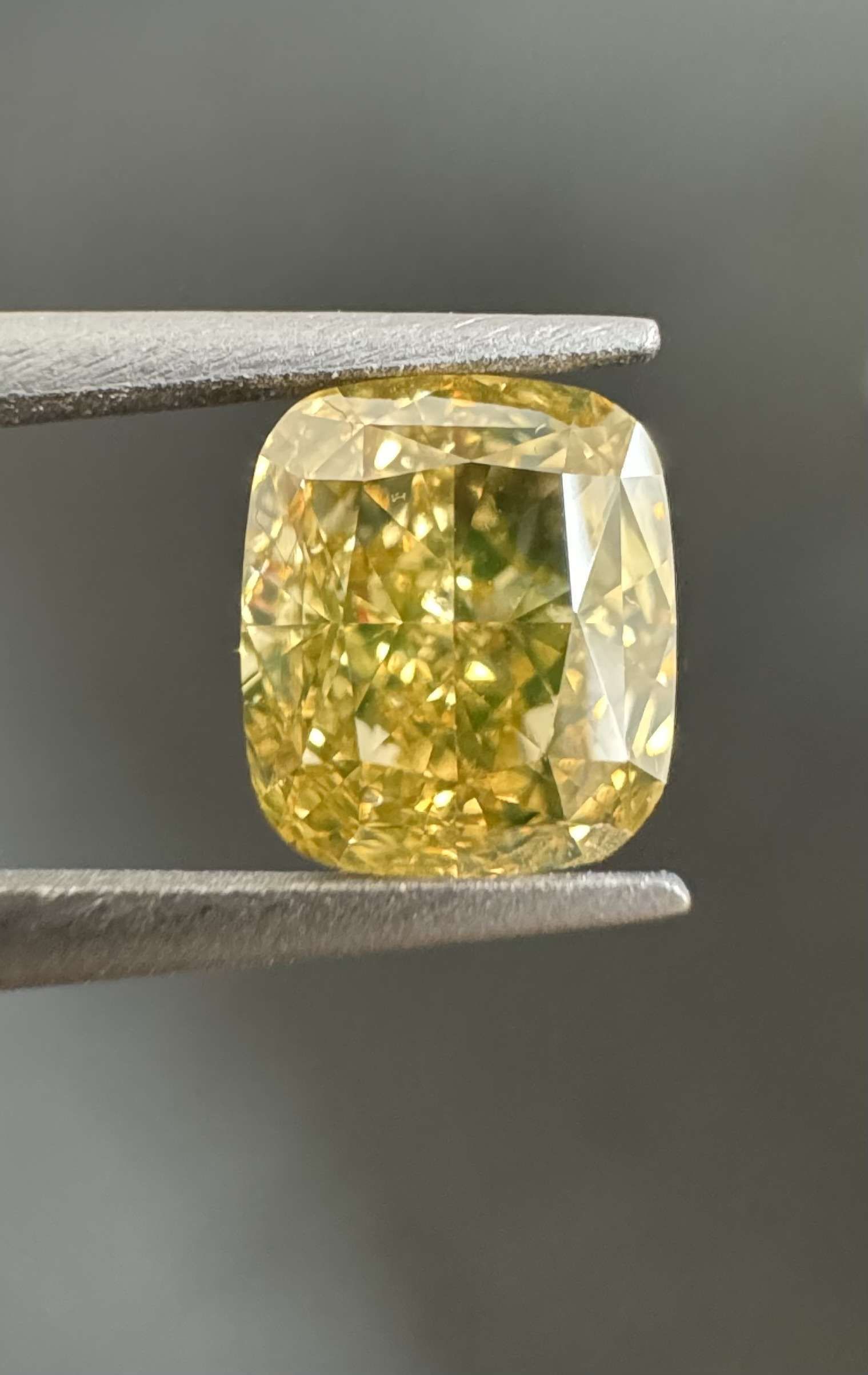 1.06 Carat Cushion brilliant Diamond Fancy Deep Brownish Yellow VS1