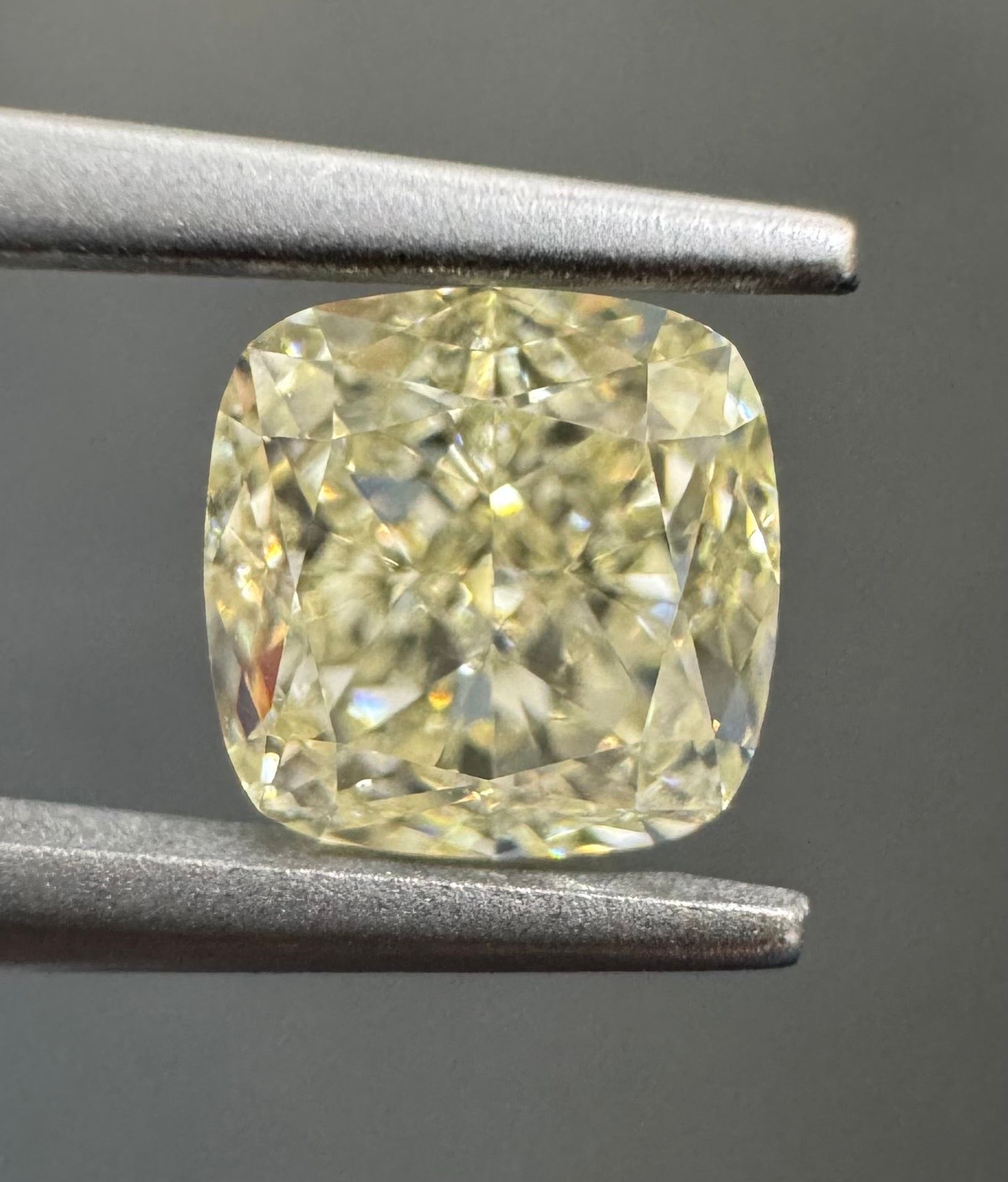 1.03 Carat Cushion brilliant Diamond M VS1