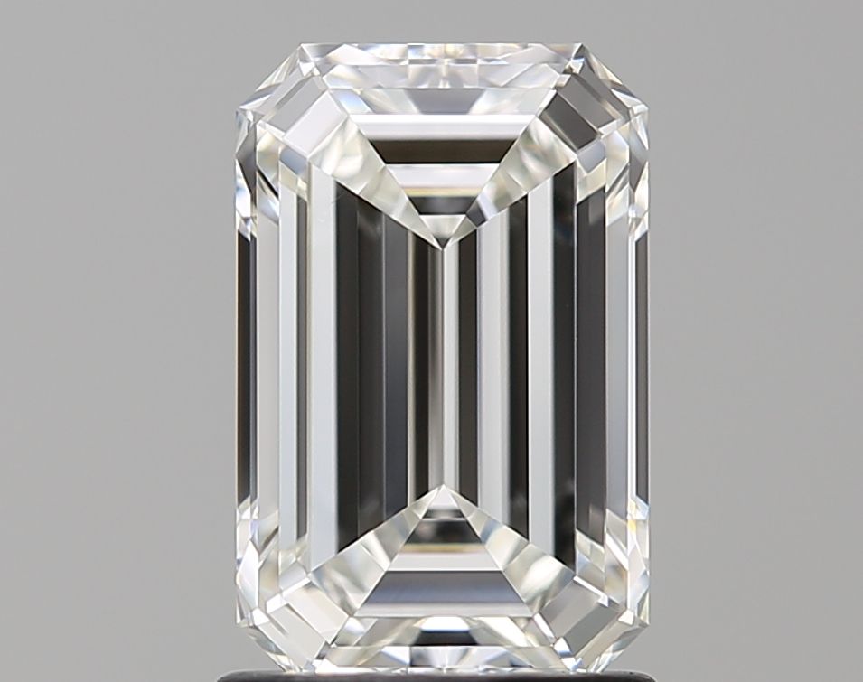 1.70 ct Emerald diamond