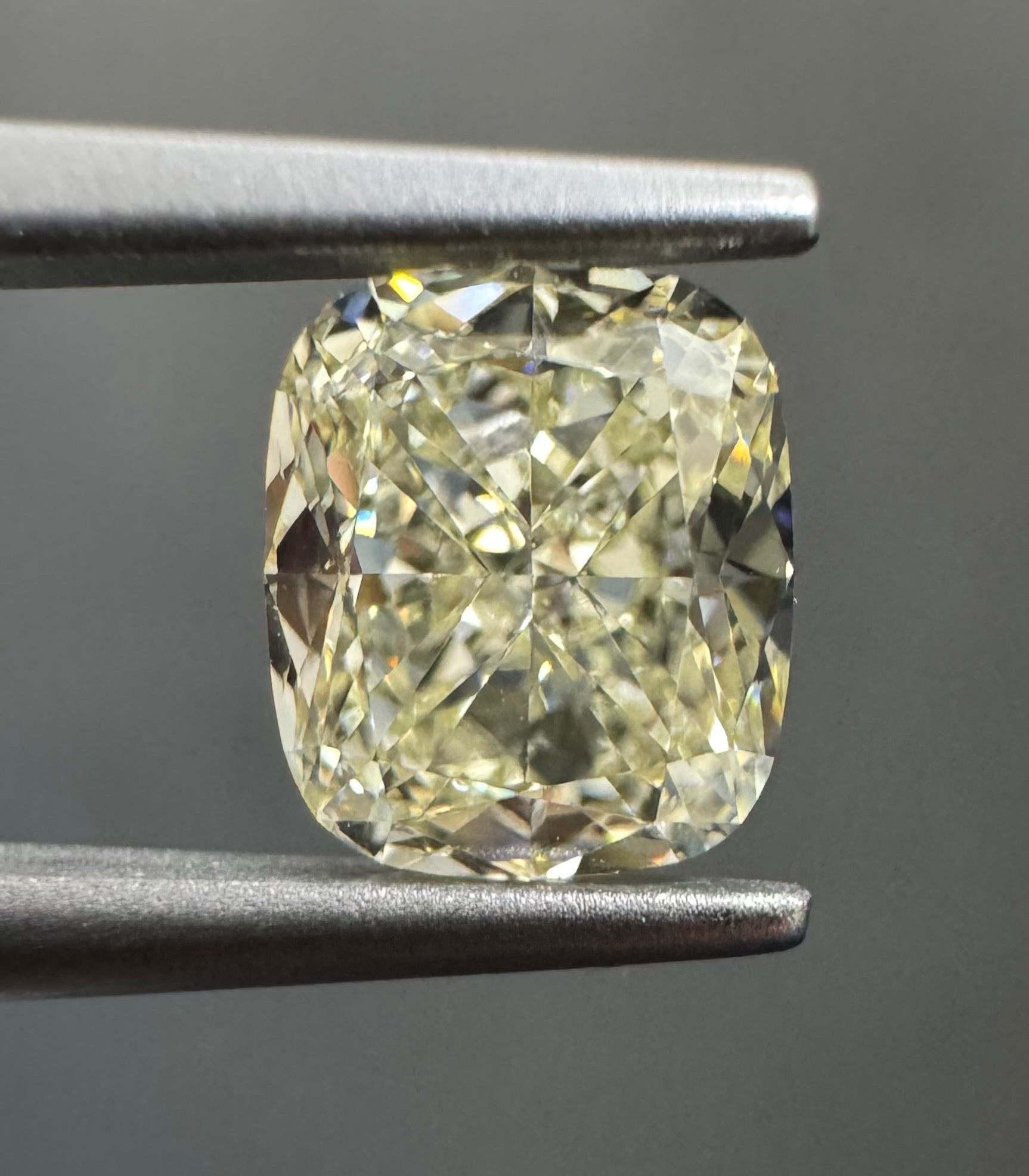 1.02 Carat Cushion brilliant Diamond M VVS1