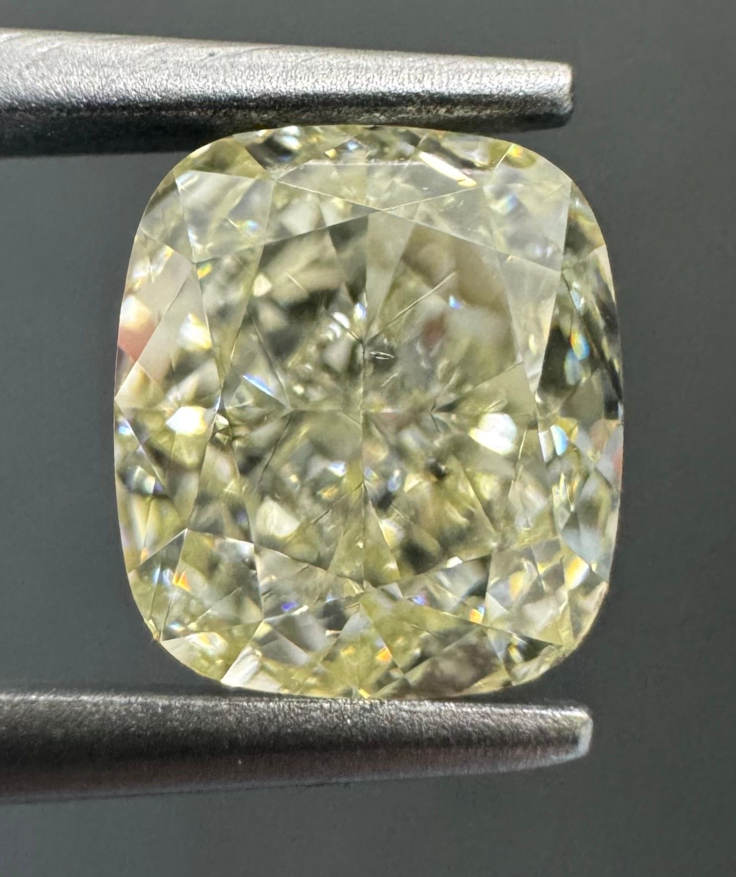 1.32 Carat Cushion brilliant Diamond U-V VS2