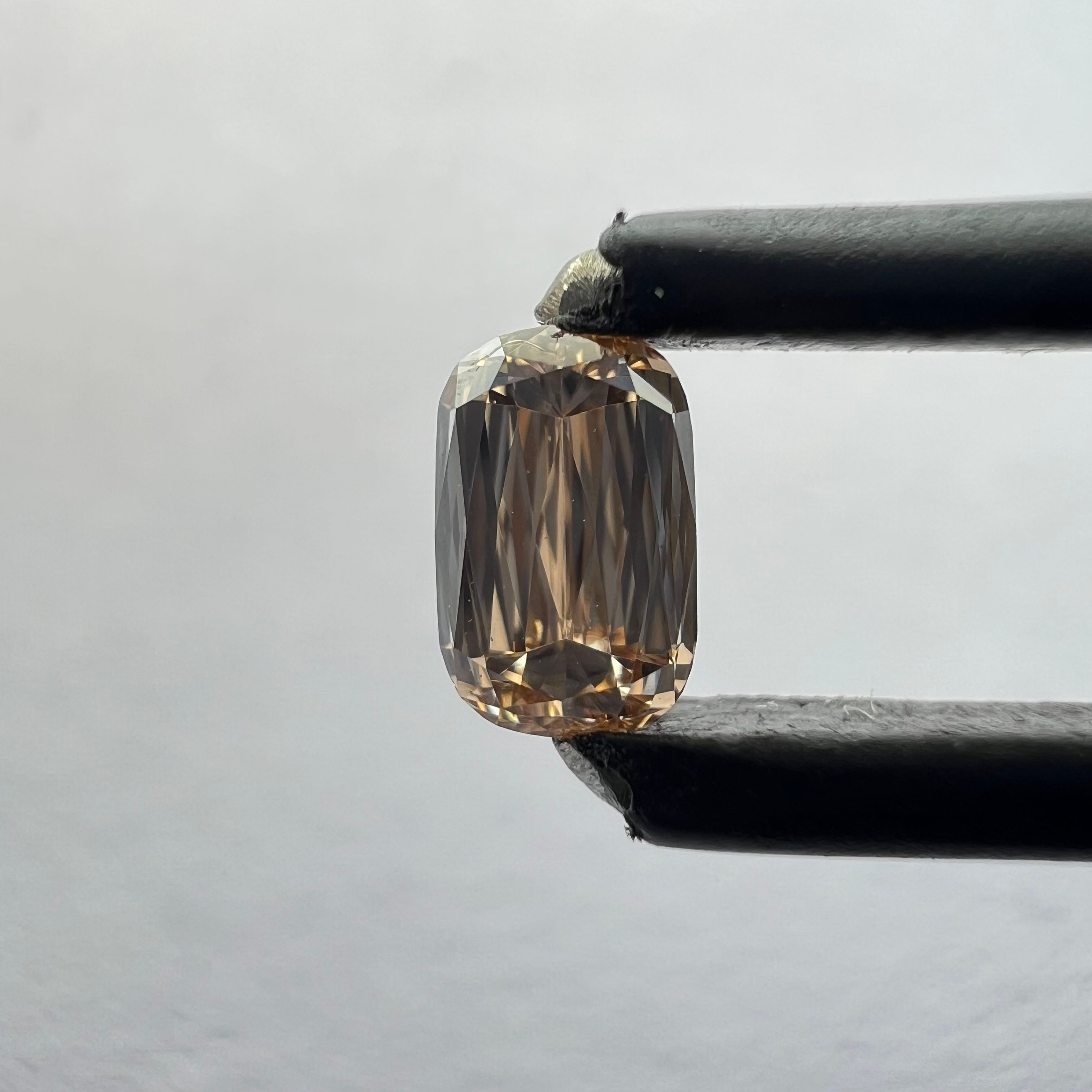 0.30ct Half Moon CHAMPAGNE VS1