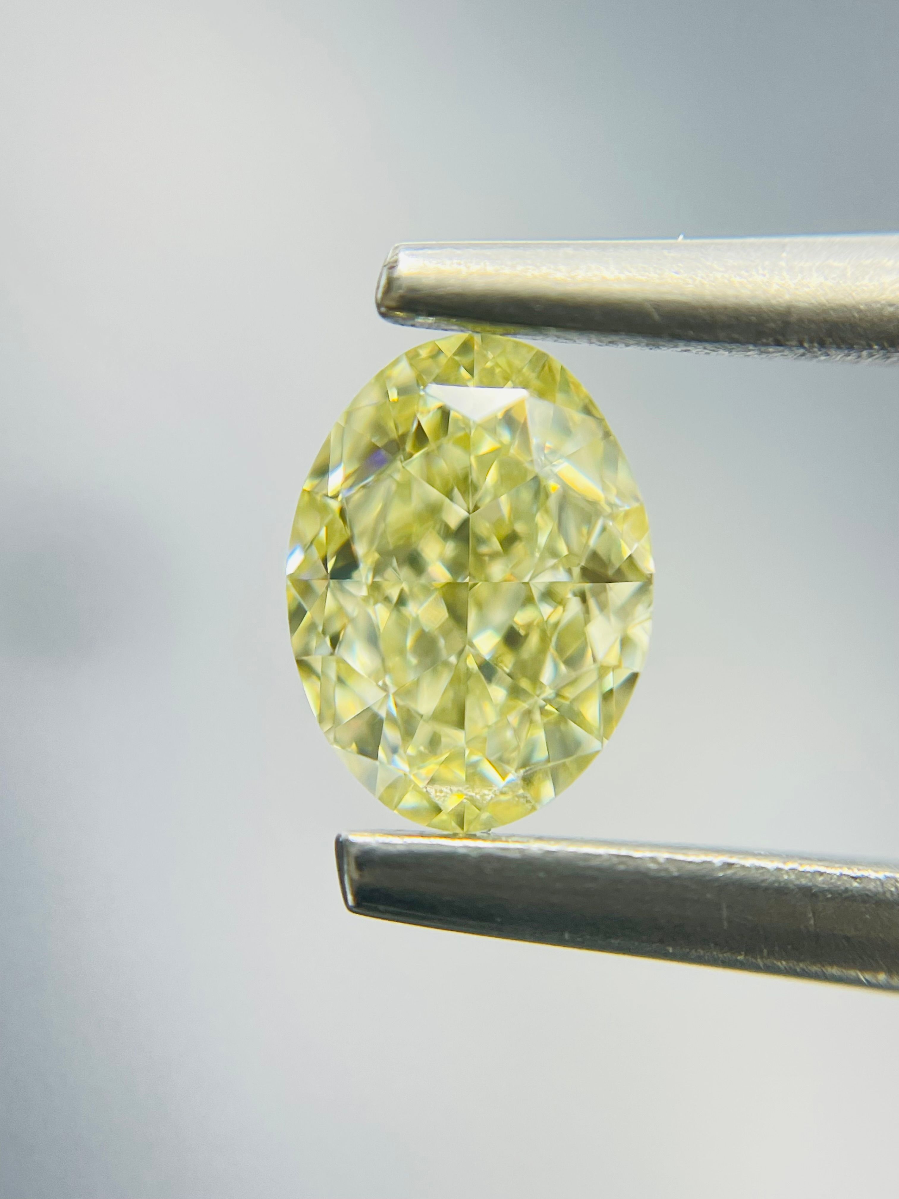 1 Carat Oval Diamond Fancy Light Yellow SI1