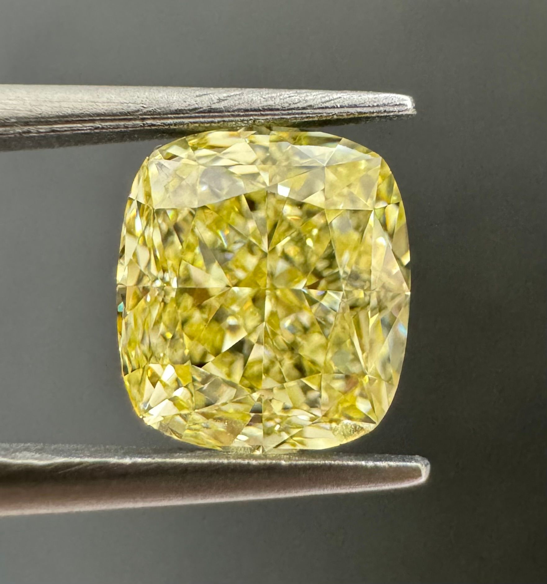 1.51 Carat Cushion brilliant Diamond Fancy Yellow VS1