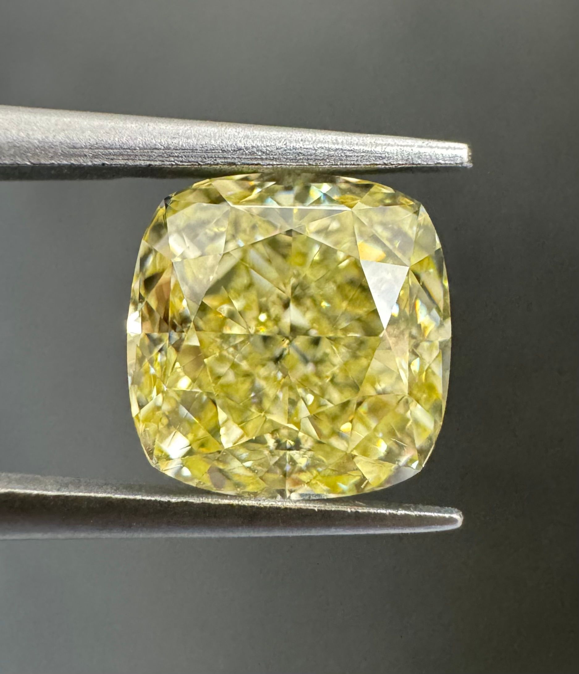 2.2 Carat Cushion brilliant Diamond Fancy Yellow VS1