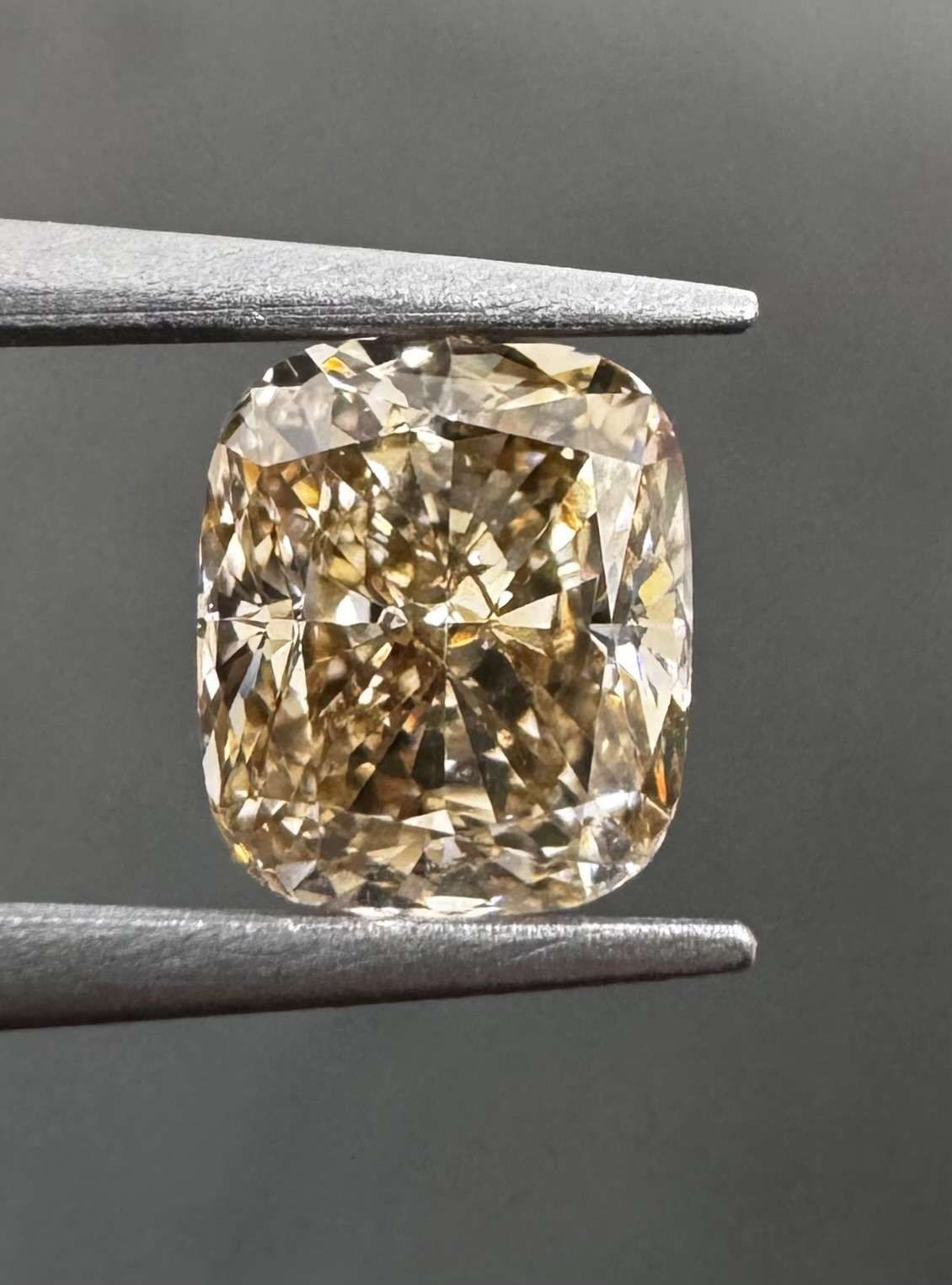 1.01 Carat Cushion brilliant Diamond Fancy Yellow Brown VS1