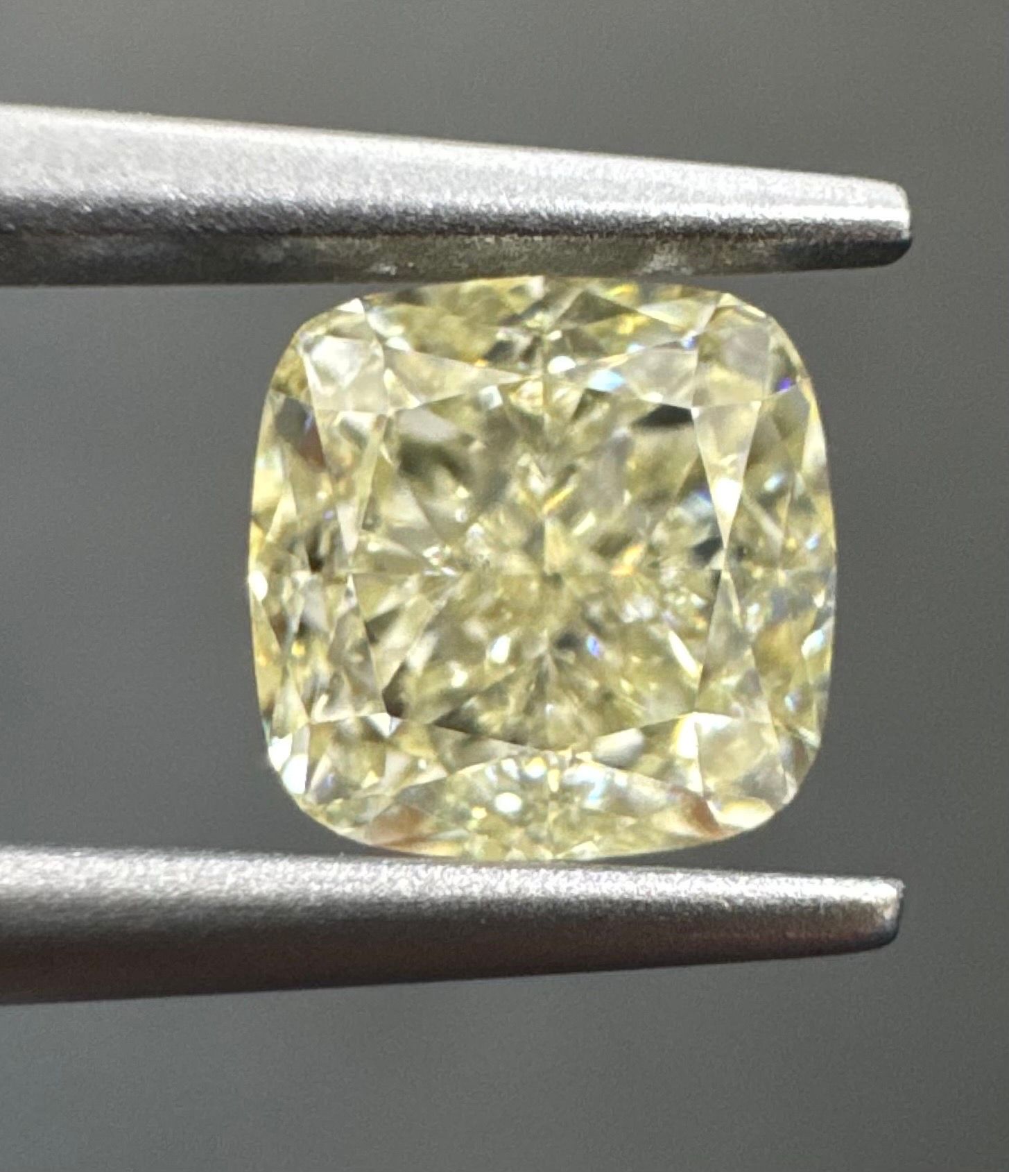 1.18 Carat Cushion brilliant Diamond M VS2