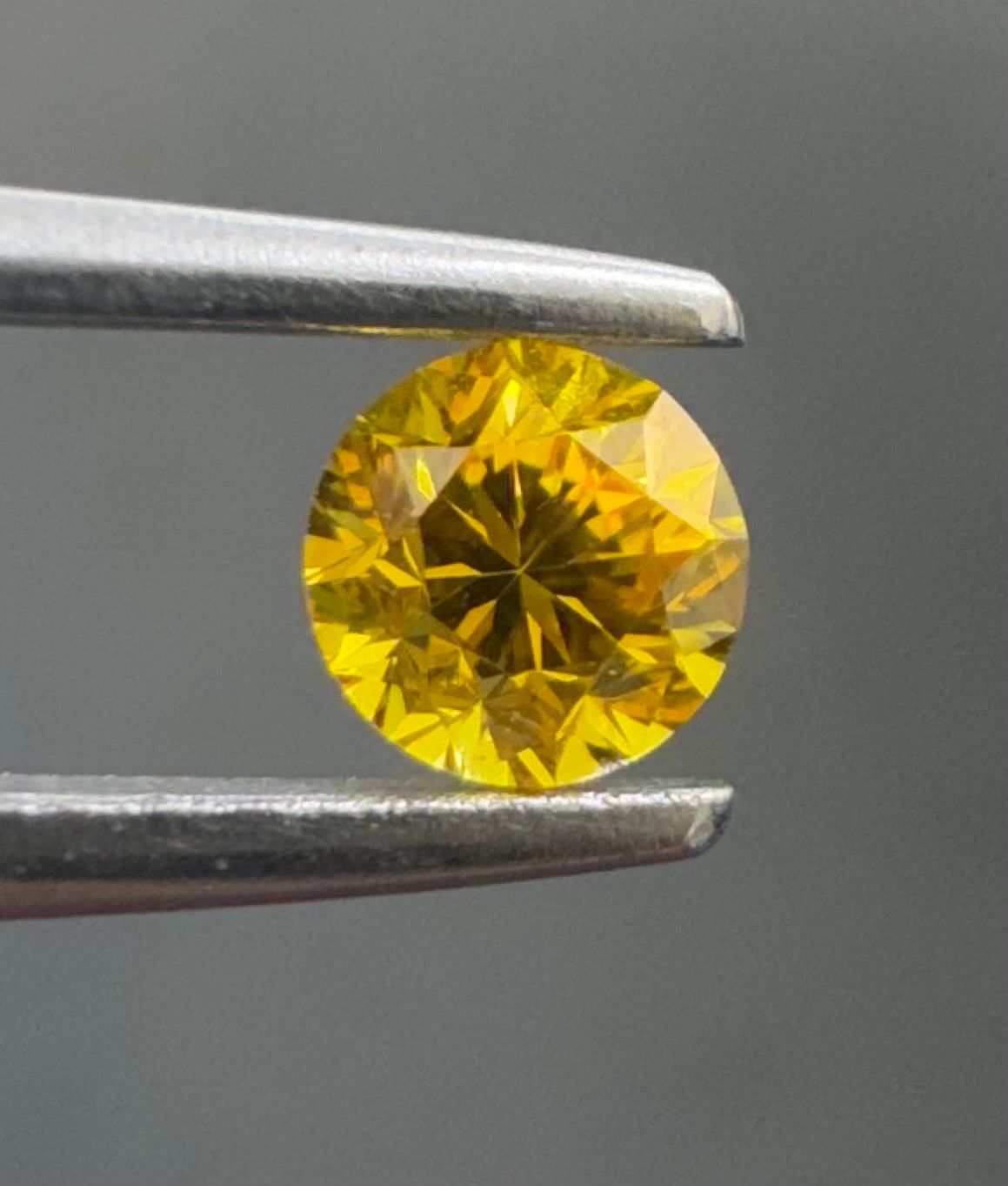 0.25 Carat Round Diamond Fancy Vivid Orangey Yellow SI1
