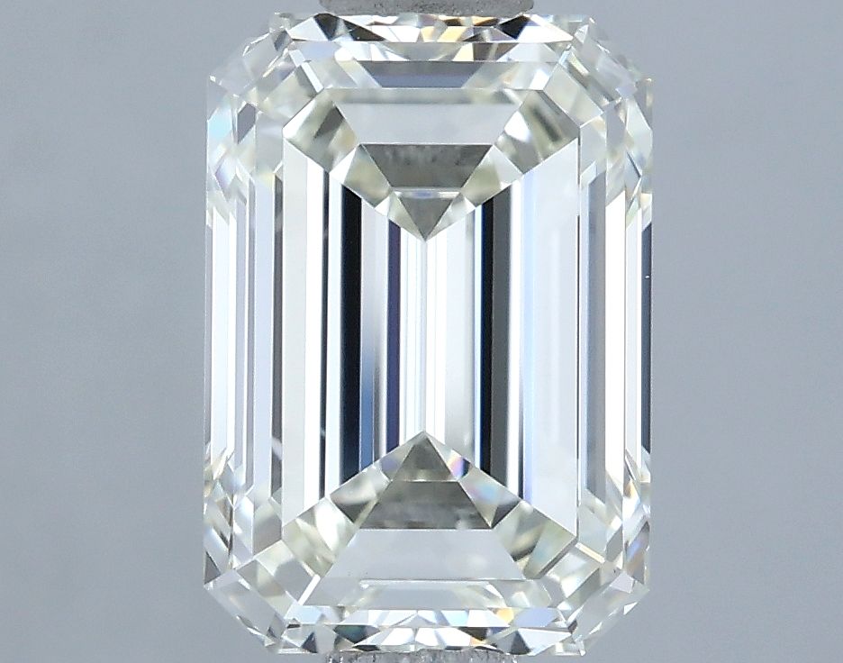 2.01 ct Emerald diamond
