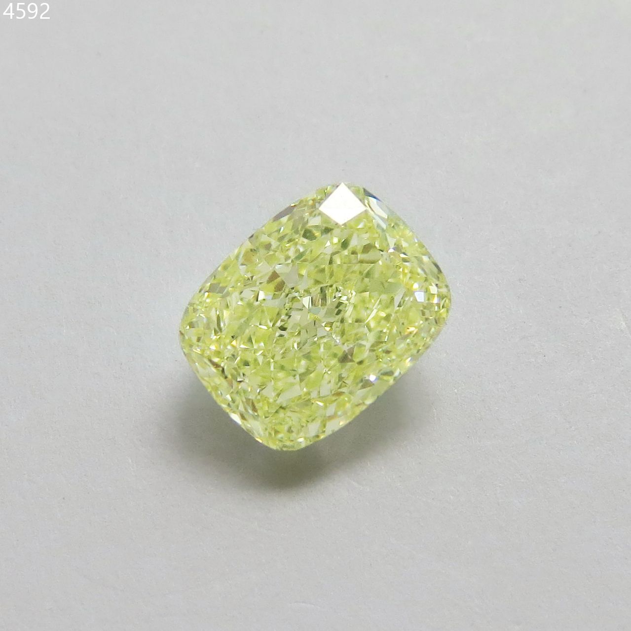 3.03 ct Cushion Brilliant diamond
