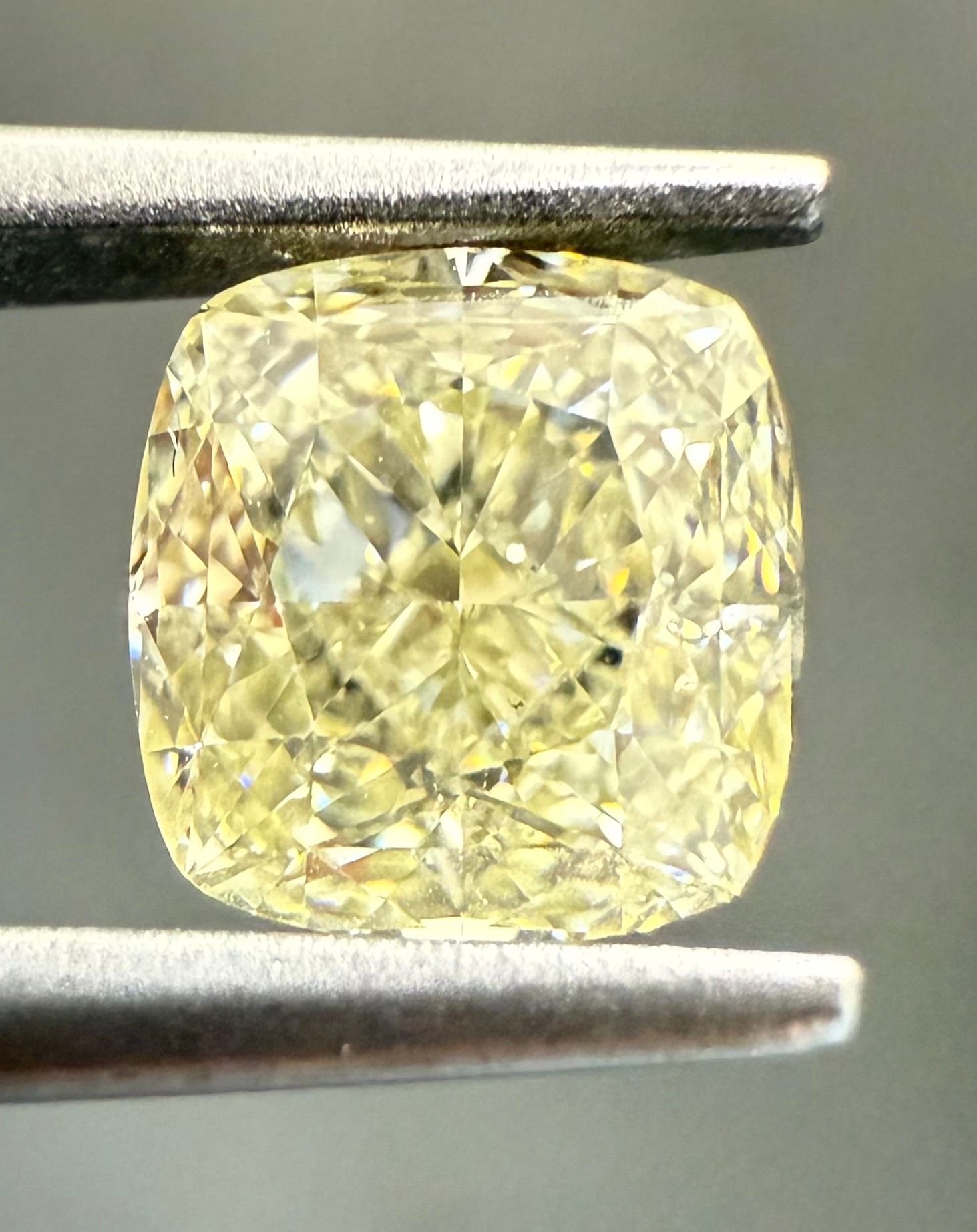 1.07 Carat Cushion brilliant Diamond W-X SI1