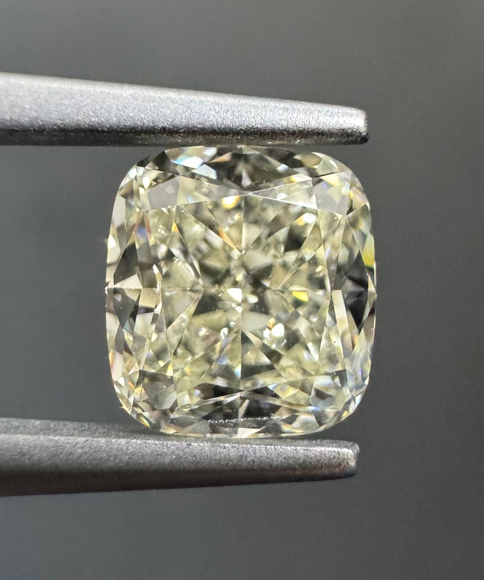 1.06 Carat Cushion brilliant Diamond M VVS2
