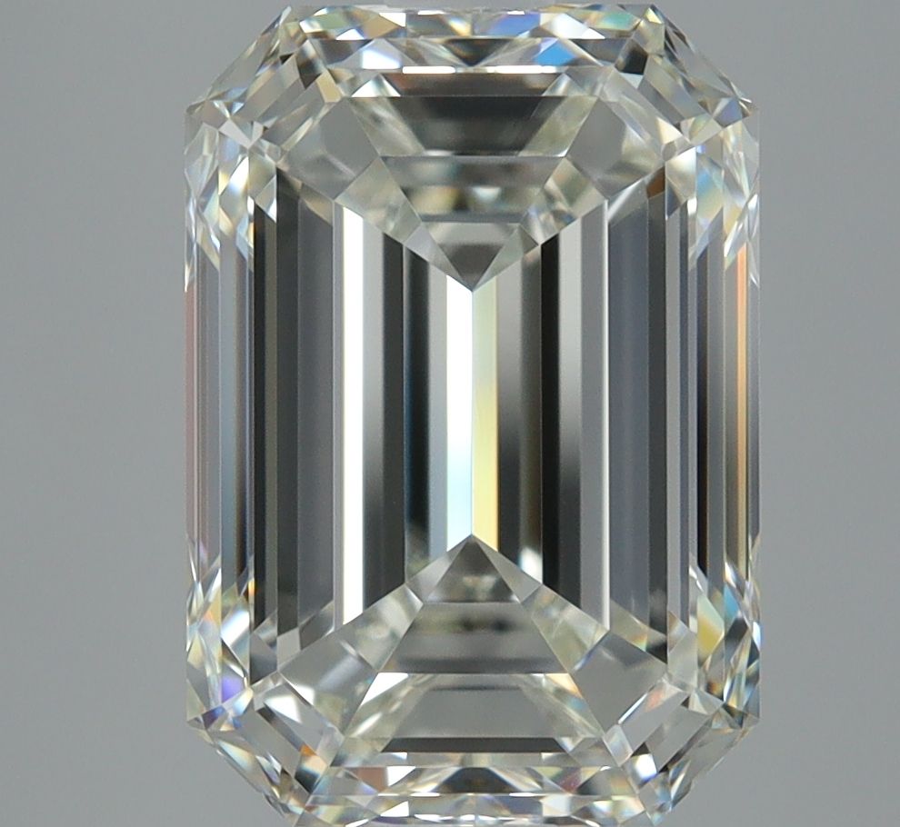 3.01 ct Emerald diamond