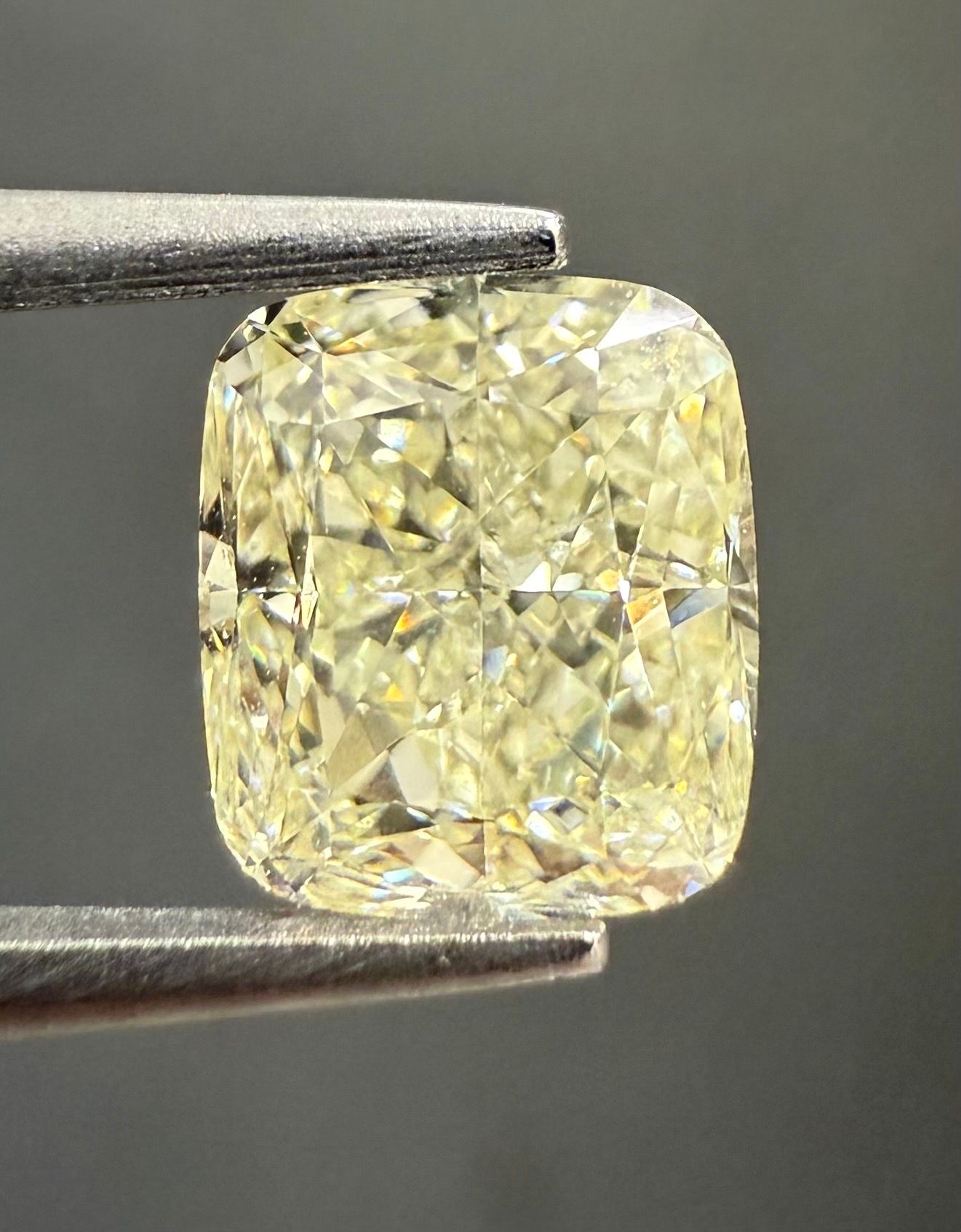 1.03 Carat Cushion brilliant Diamond M SI1