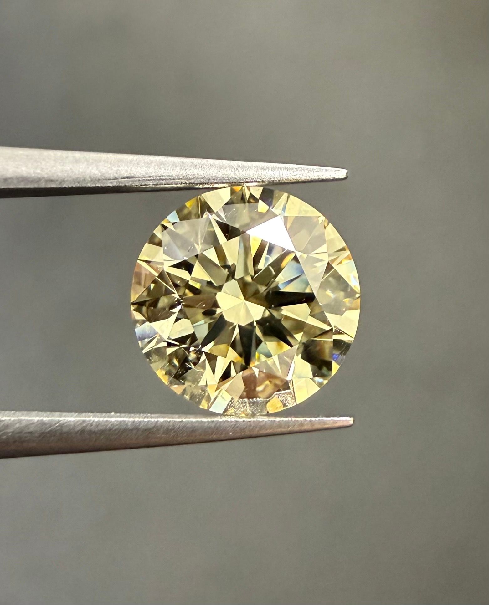 1.52 Carat Round Diamond S-T SI2