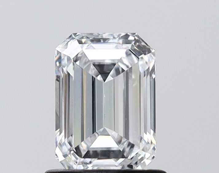 1.02 ct. emerald Lab Grown Diamond front image