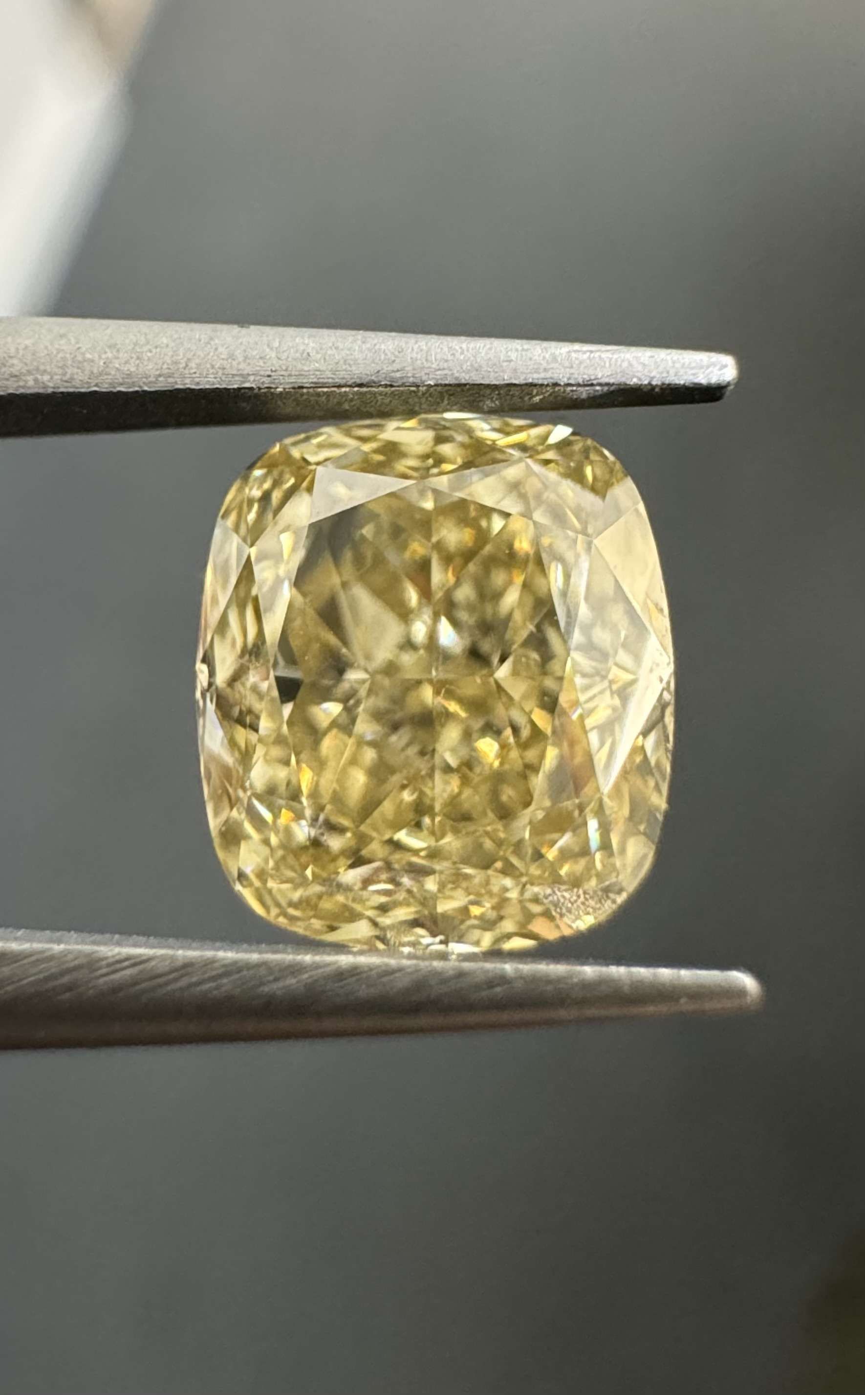 1.5 Carat Cushion brilliant Diamond Fancy Brownish Yellow VS2