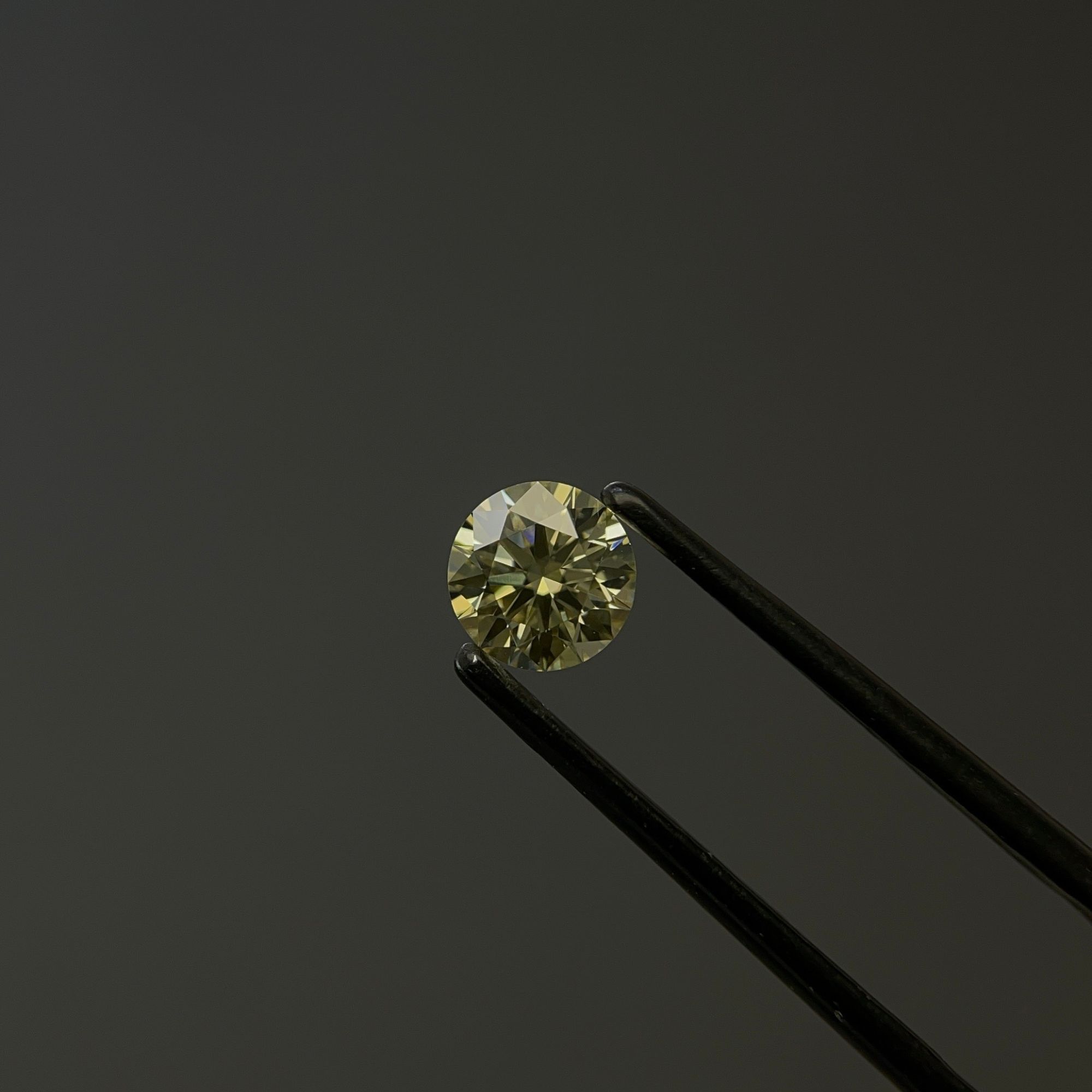 0.71 ct Round diamond