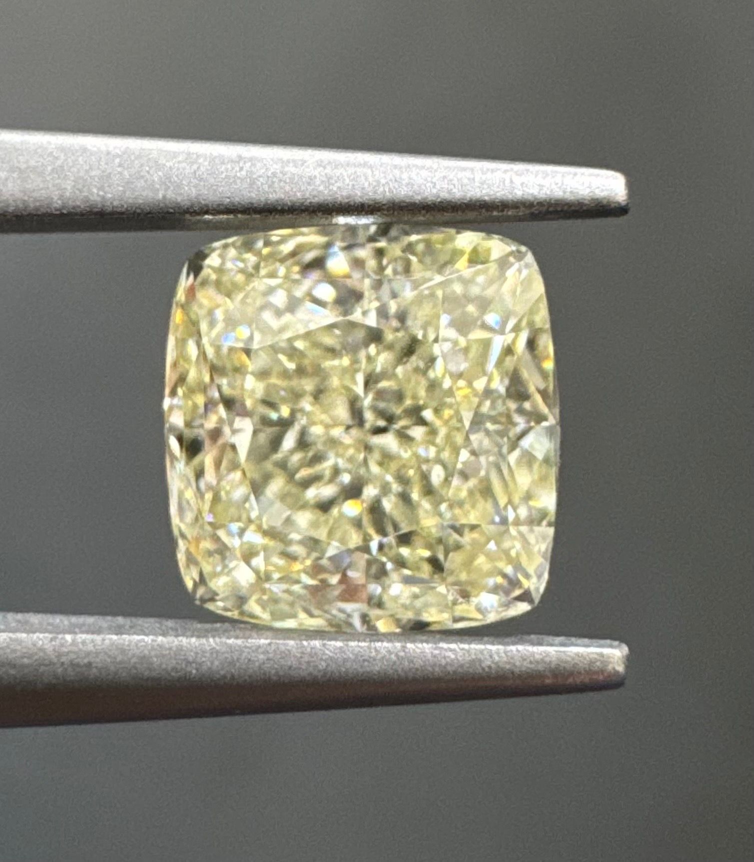 1.53 Carat Cushion brilliant Diamond M VVS2