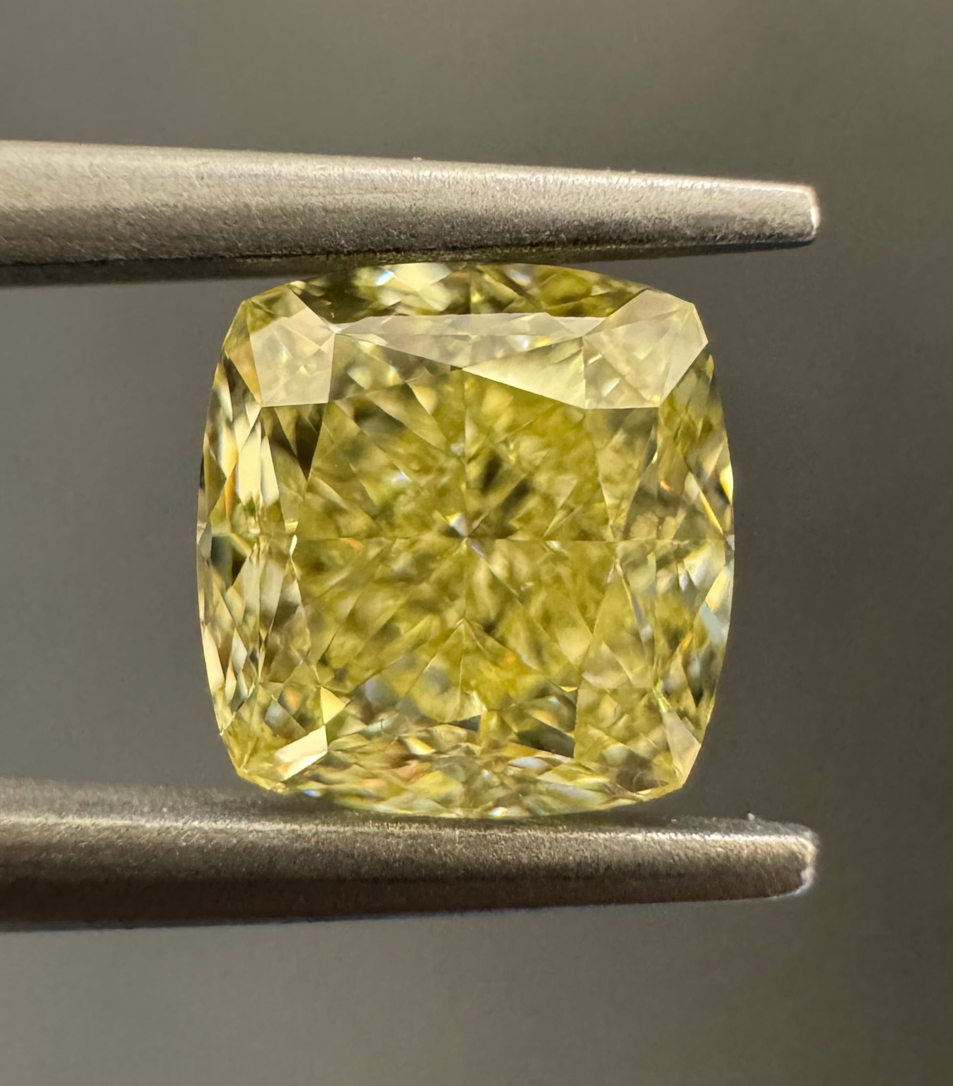 1.16 Carat Cushion brilliant Diamond Fancy Yellow VVS1