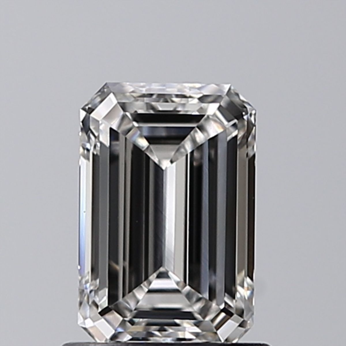 0.90 ct. emerald Lab Grown Diamond front image