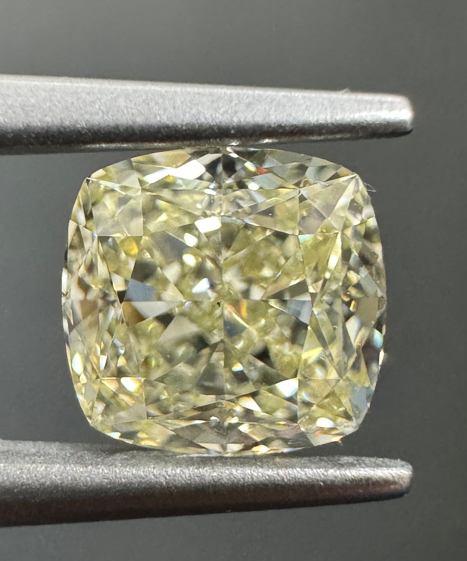 1.24 Carat Cushion brilliant Diamond M VS2