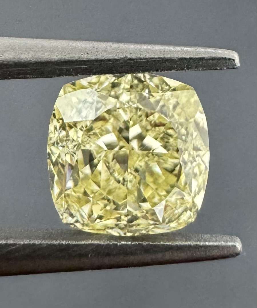 1.23 Carat Cushion brilliant Diamond Fancy Light Yellow VS1
