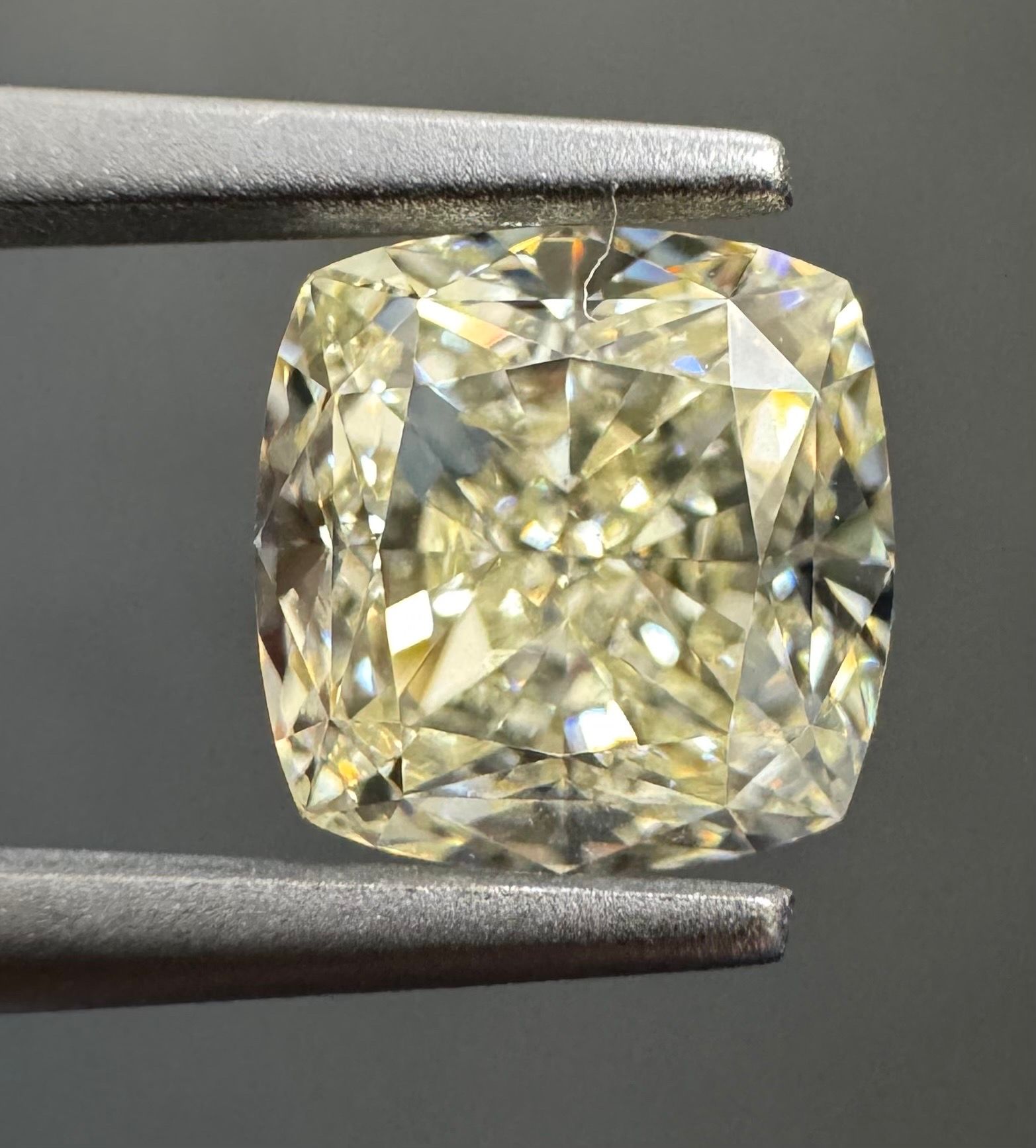 1.5 Carat Cushion brilliant Diamond M VVS2