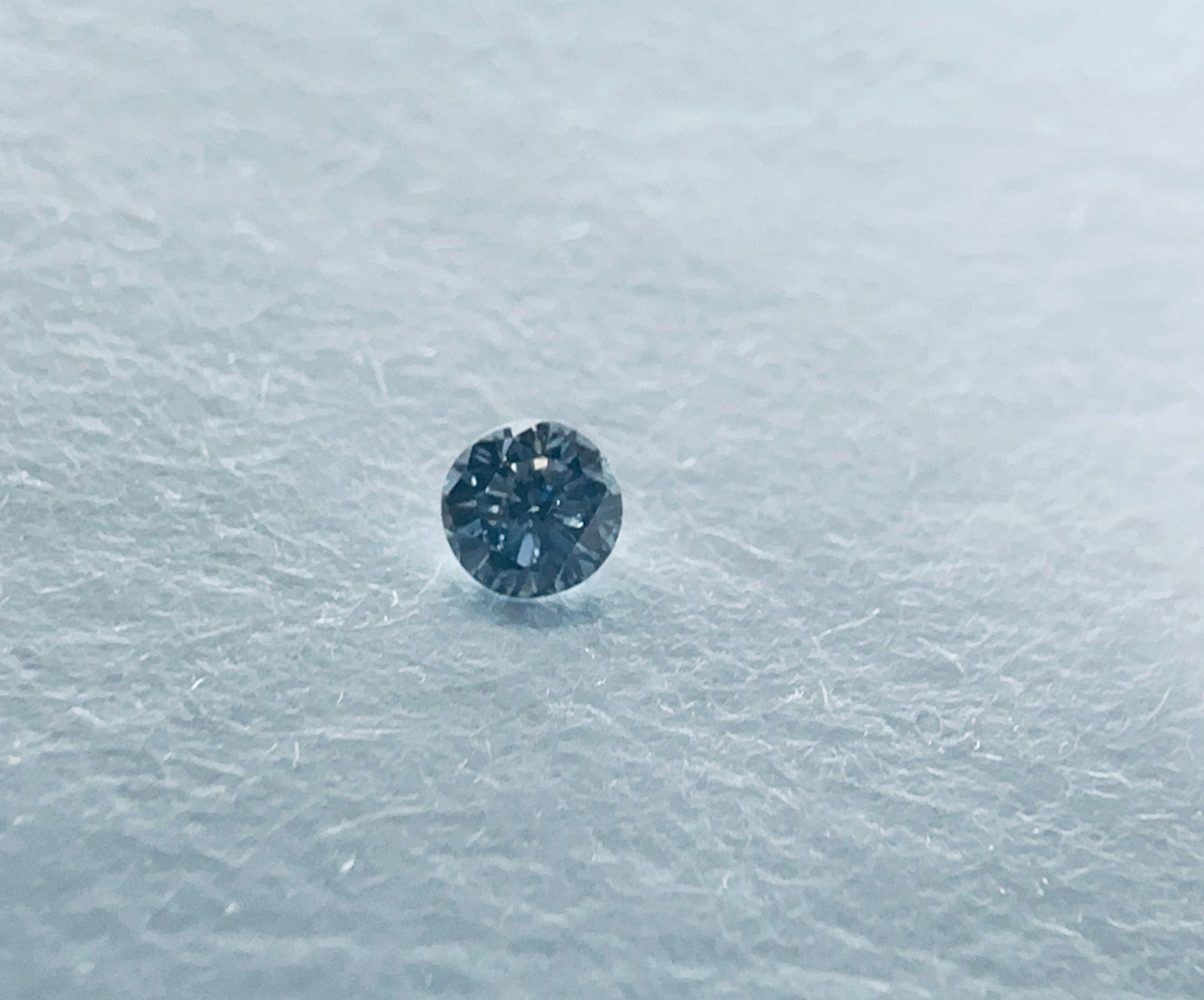 0.04ct Round VIOLET