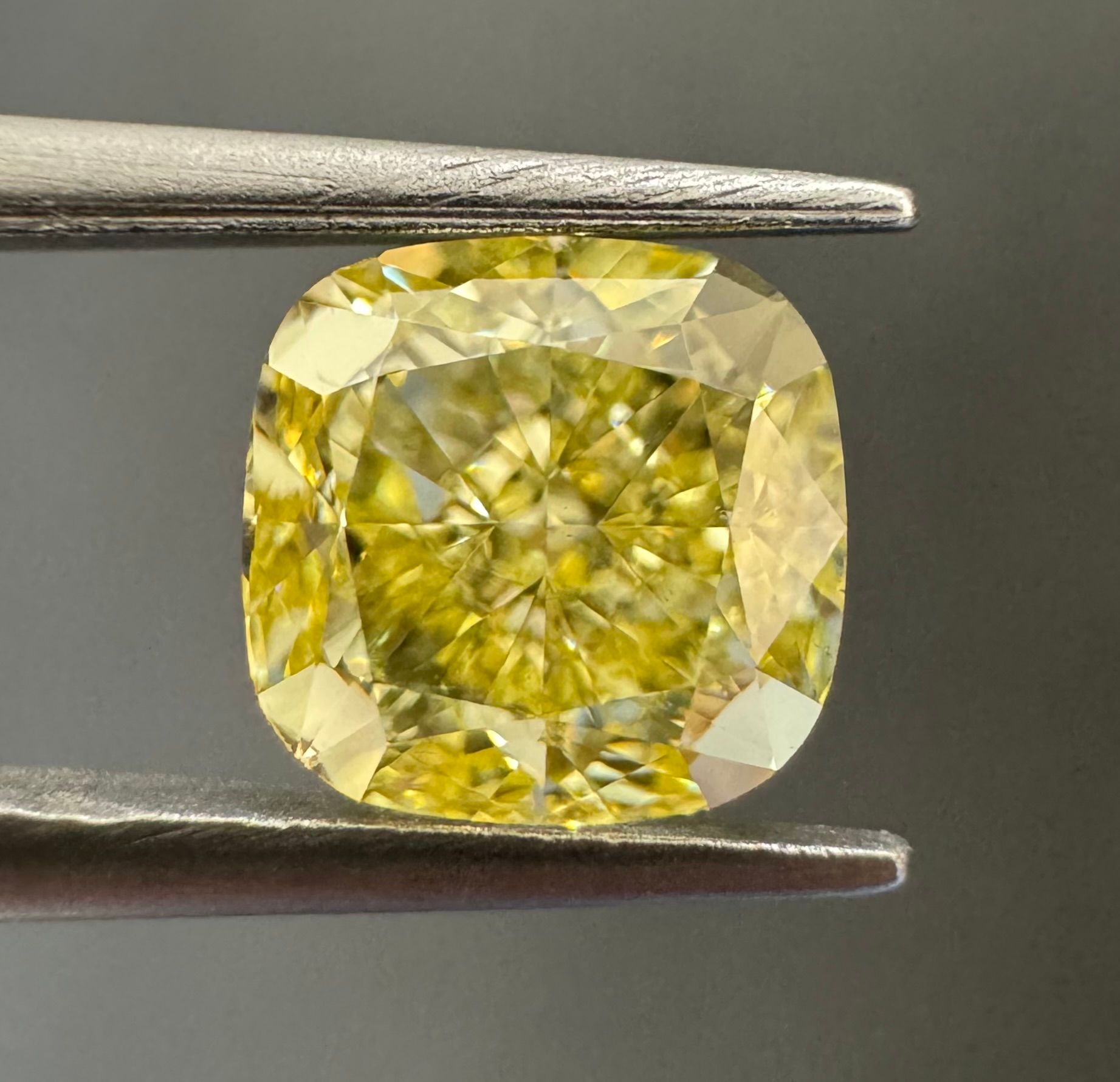 1.16 Carat Cushion brilliant Diamond Fancy Yellow SI1