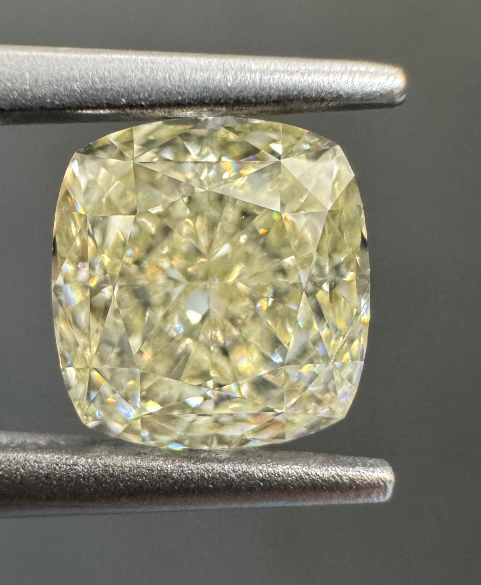 1.21 Carat Cushion brilliant Diamond S-T VVS2