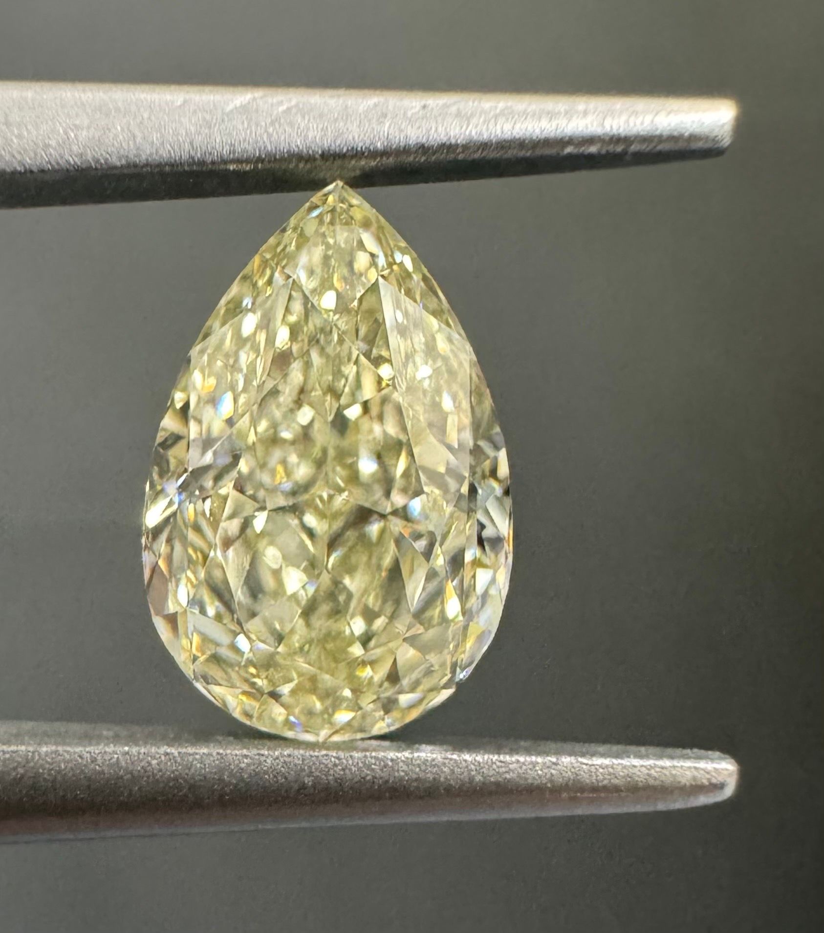 1.07 Carat Pear Diamond S-T VVS2