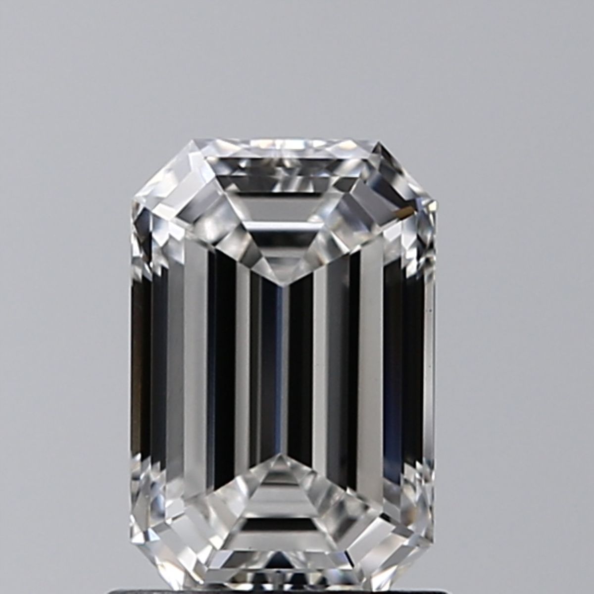 1.04 ct. emerald Lab Grown Diamond front image