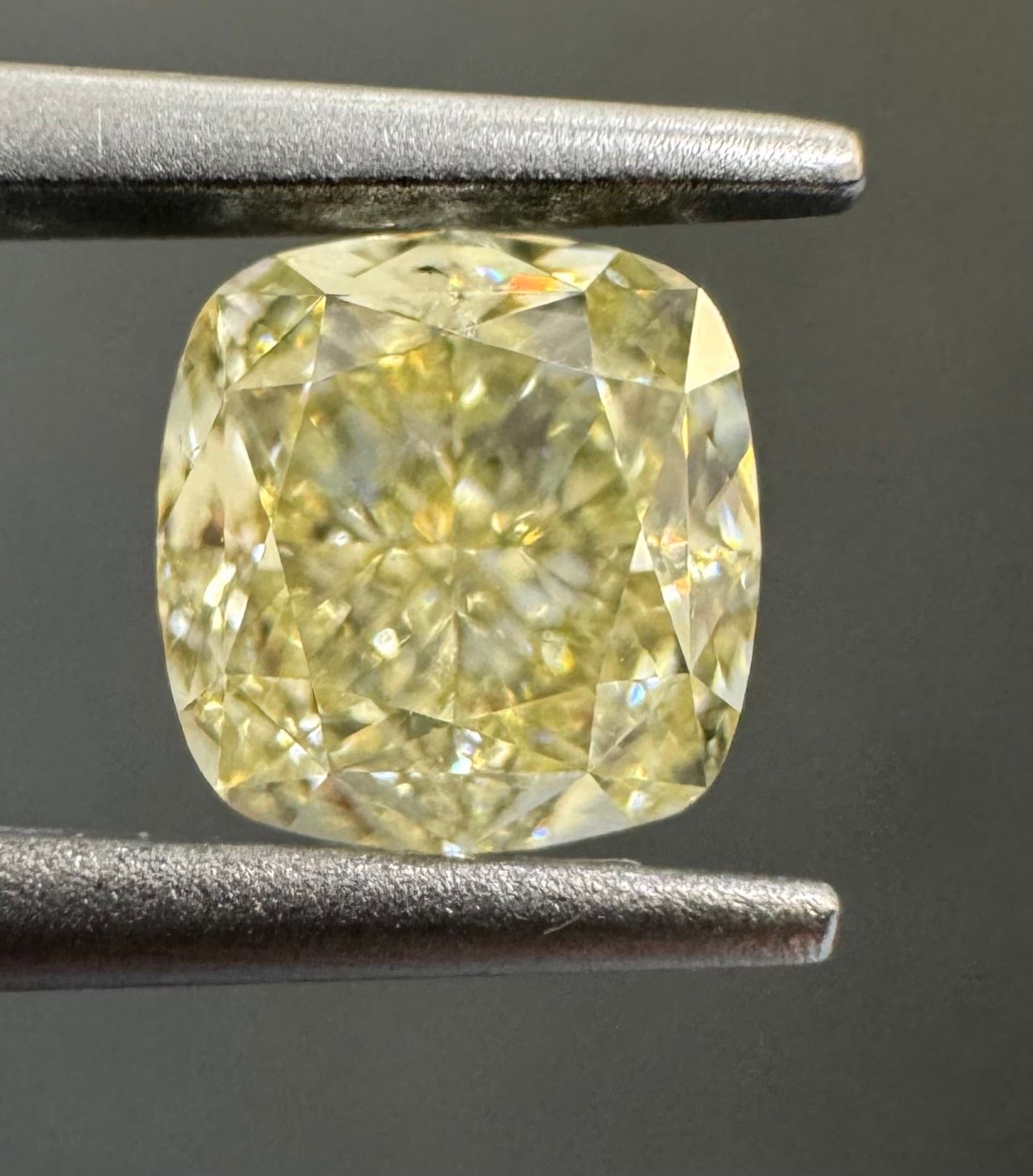 0.91 Carat Cushion brilliant Diamond Y-Z SI1