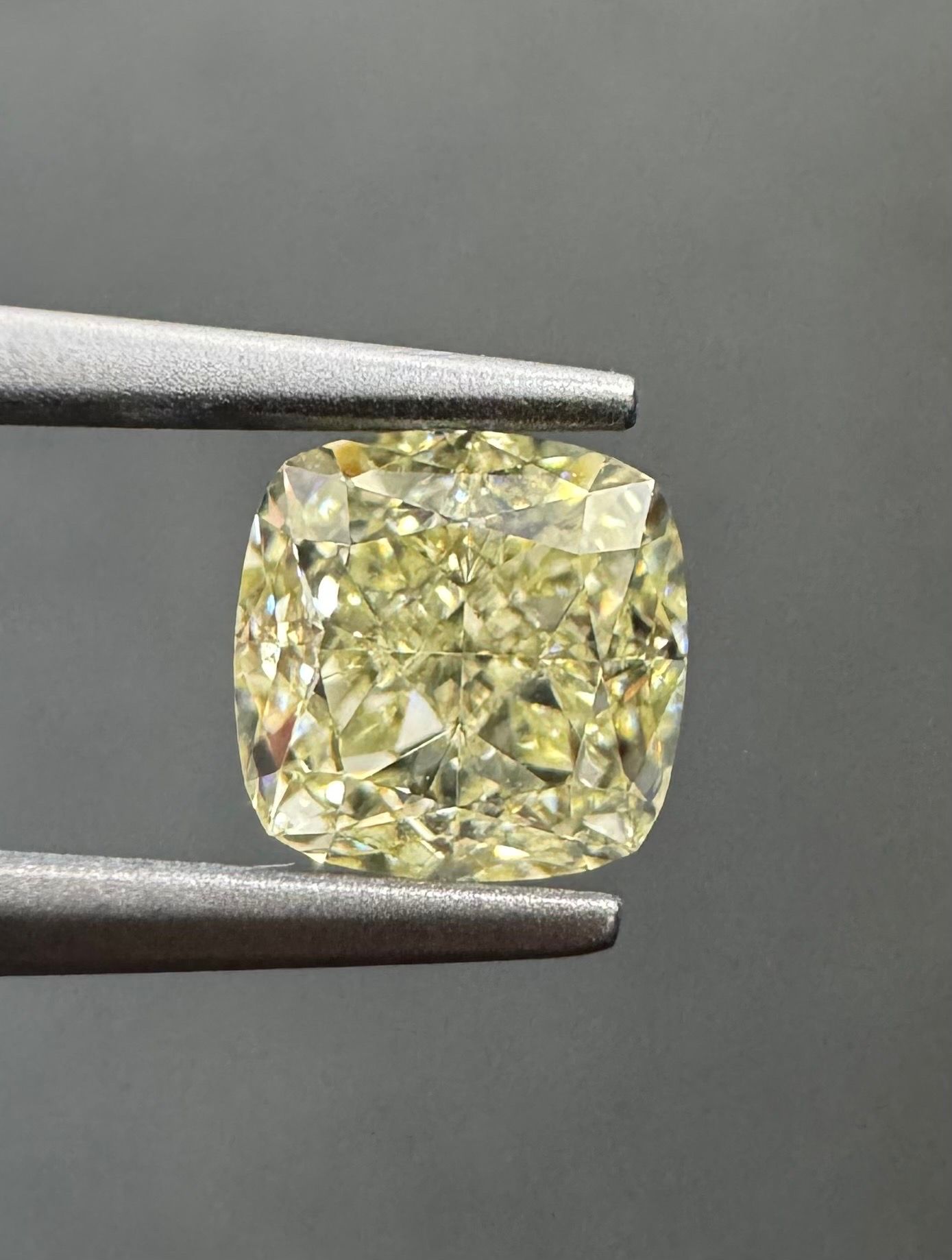 1.1 Carat Cushion brilliant Diamond Y-Z VS1