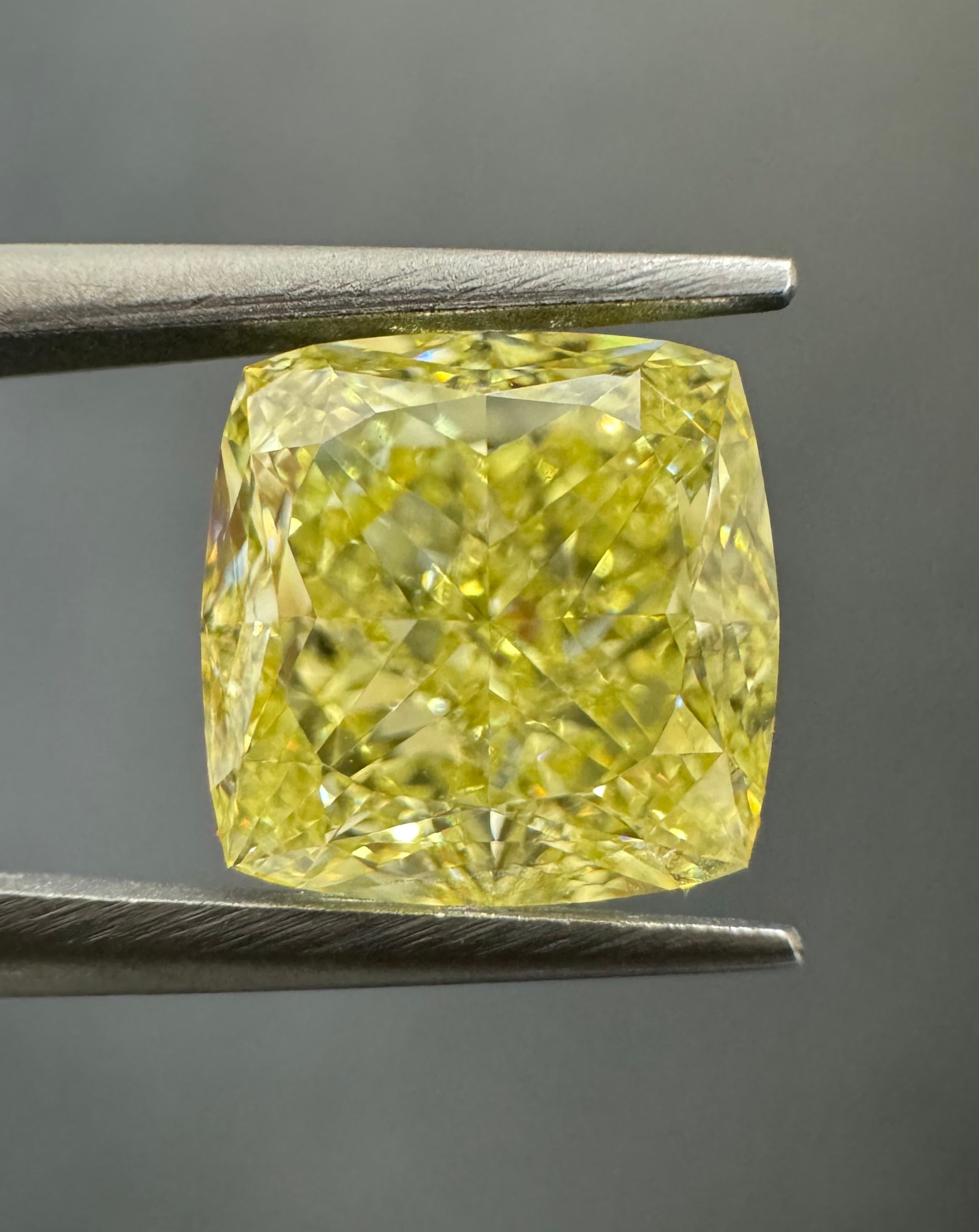 3.51 ct Cushion Brilliant diamond