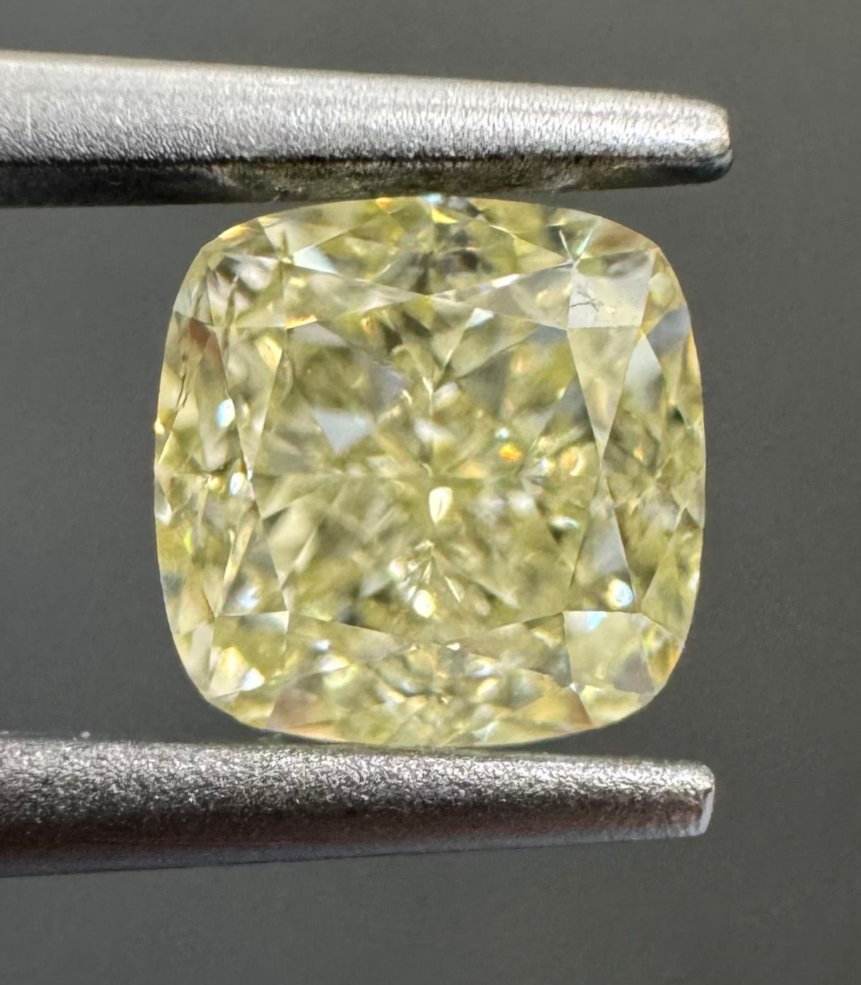 0.91 Carat Cushion brilliant Diamond W-X SI2