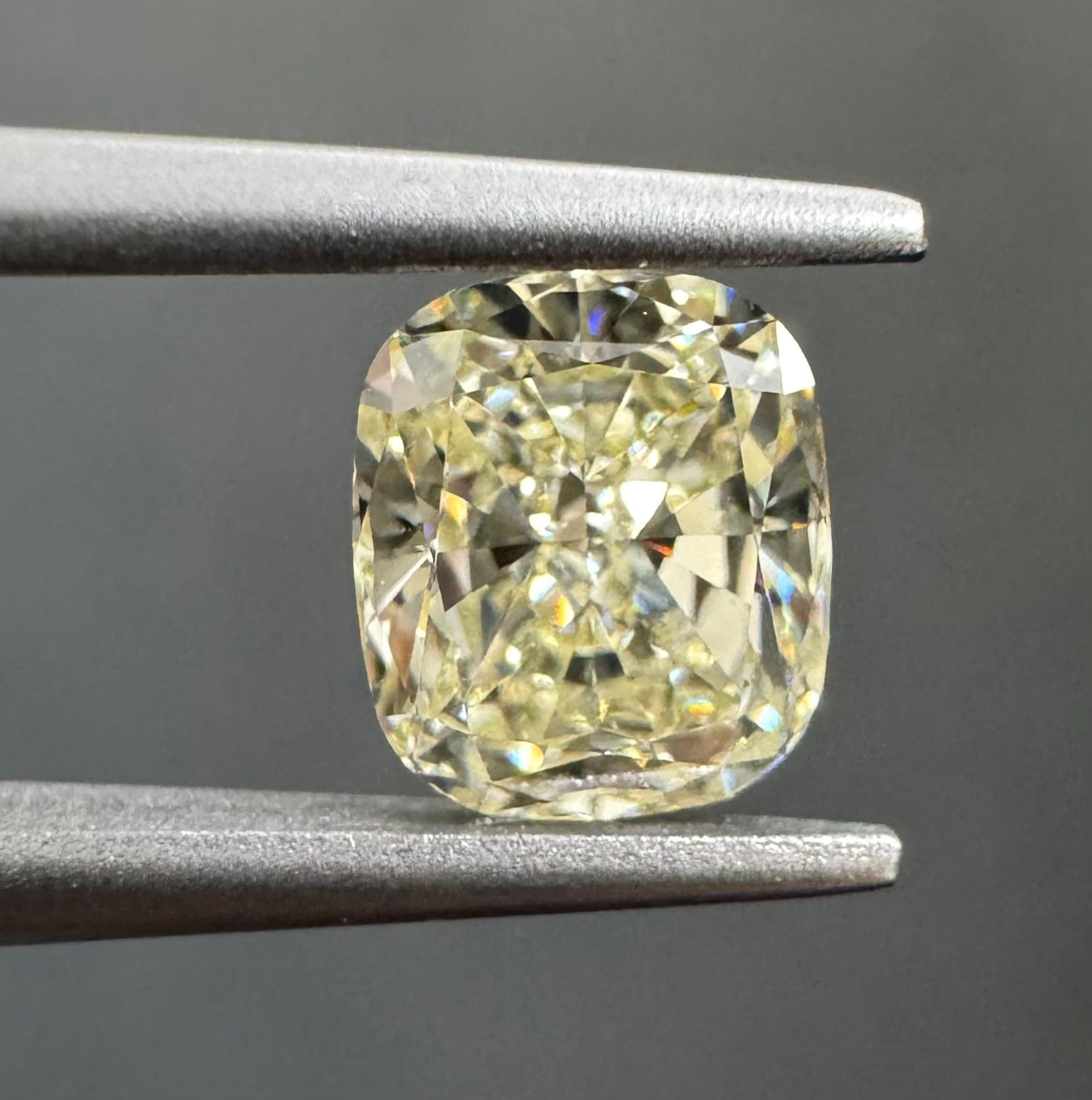 1.01 Carat Cushion brilliant Diamond M VS2