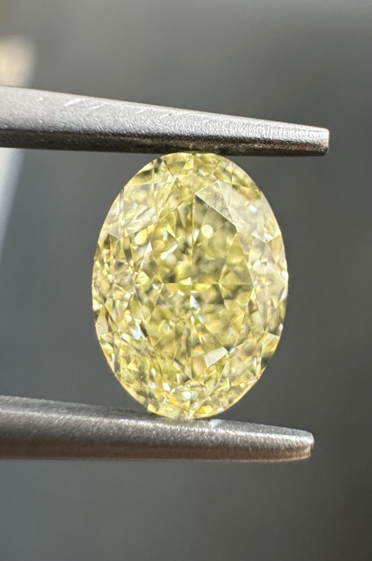 1.02 Carat Oval Diamond Y-Z VVS2
