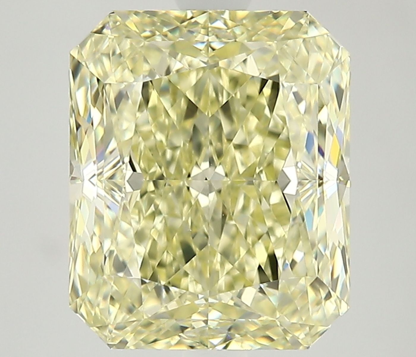 3.76 ct Radiant diamond