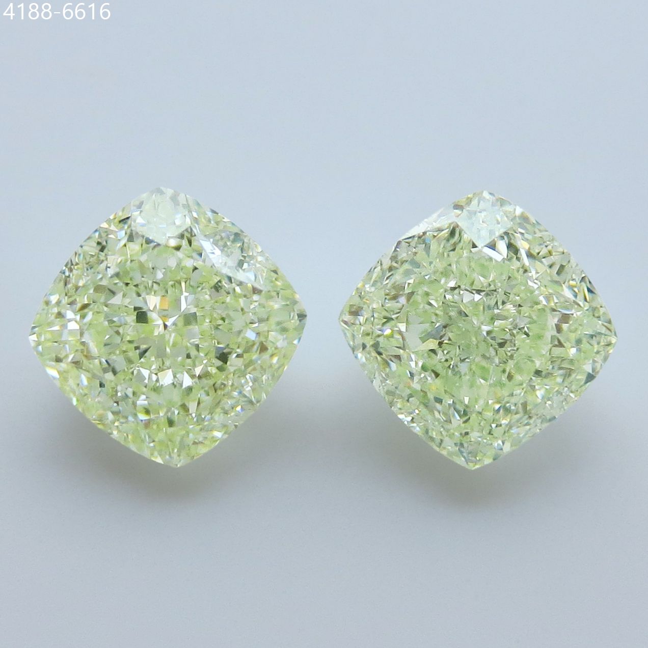 3.02 ct Cushion Brilliant diamond