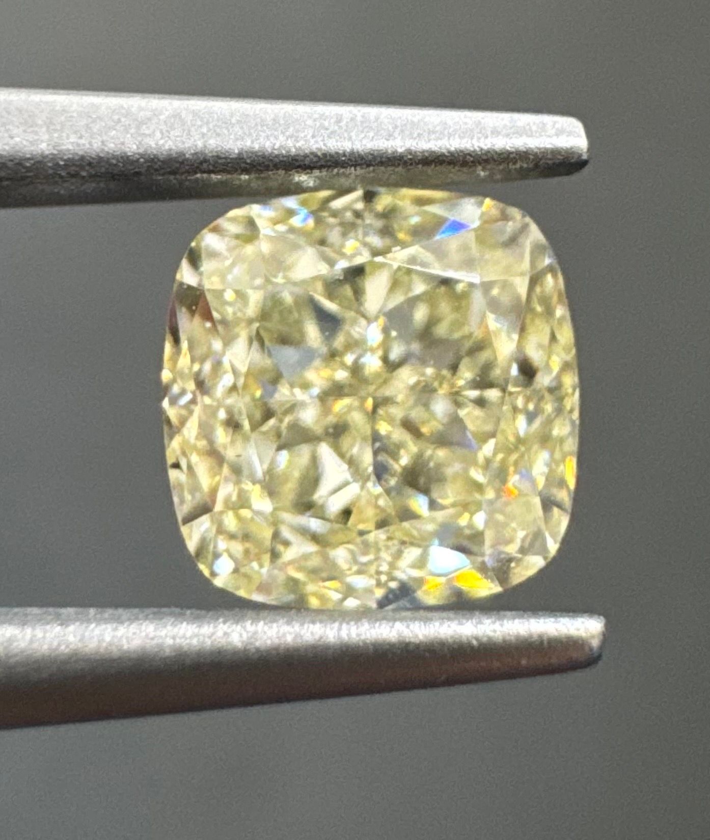 1.03 Carat Cushion brilliant Diamond M VS2