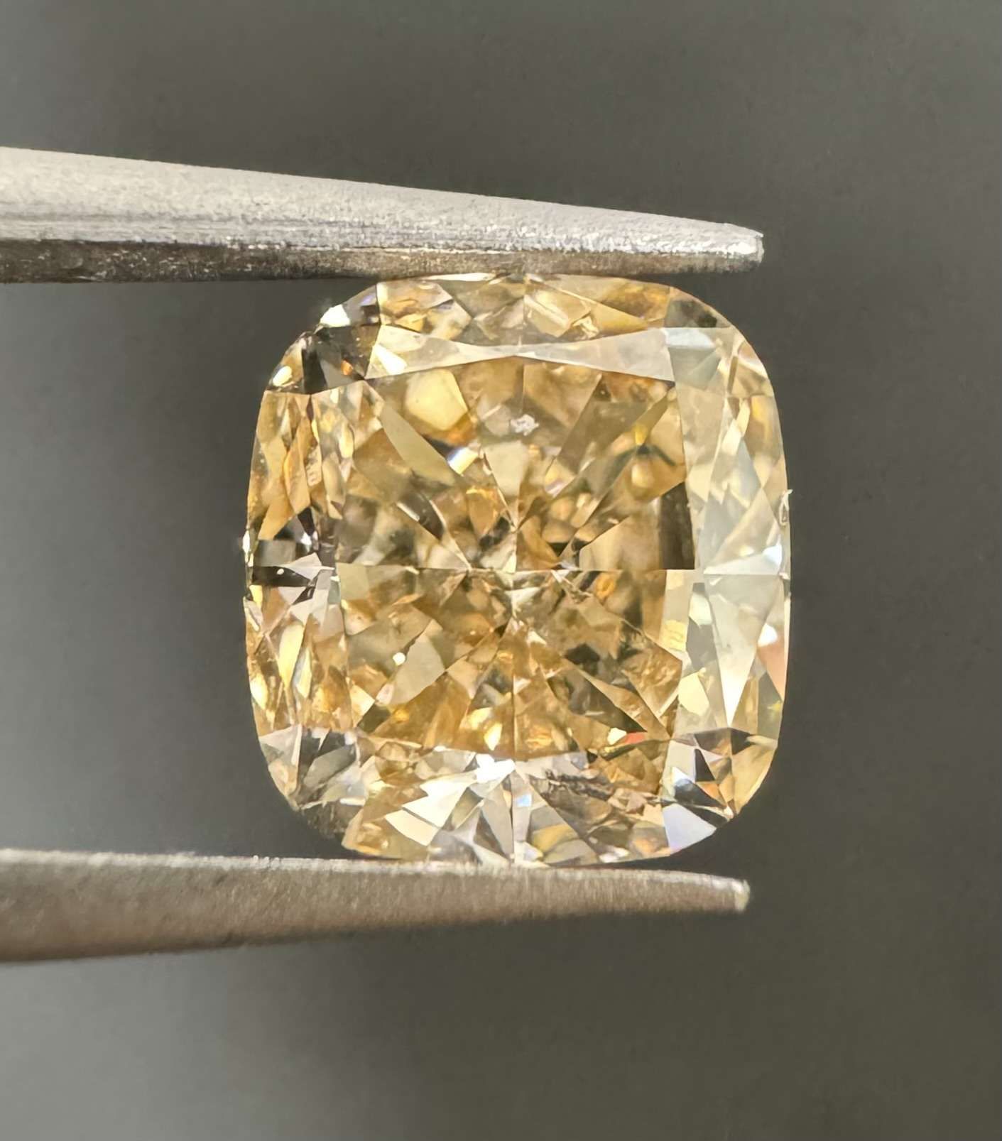 1.01 Carat Cushion brilliant Diamond Fancy Yellow Brown SI1