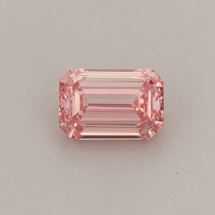 0.32 ct Emerald diamond