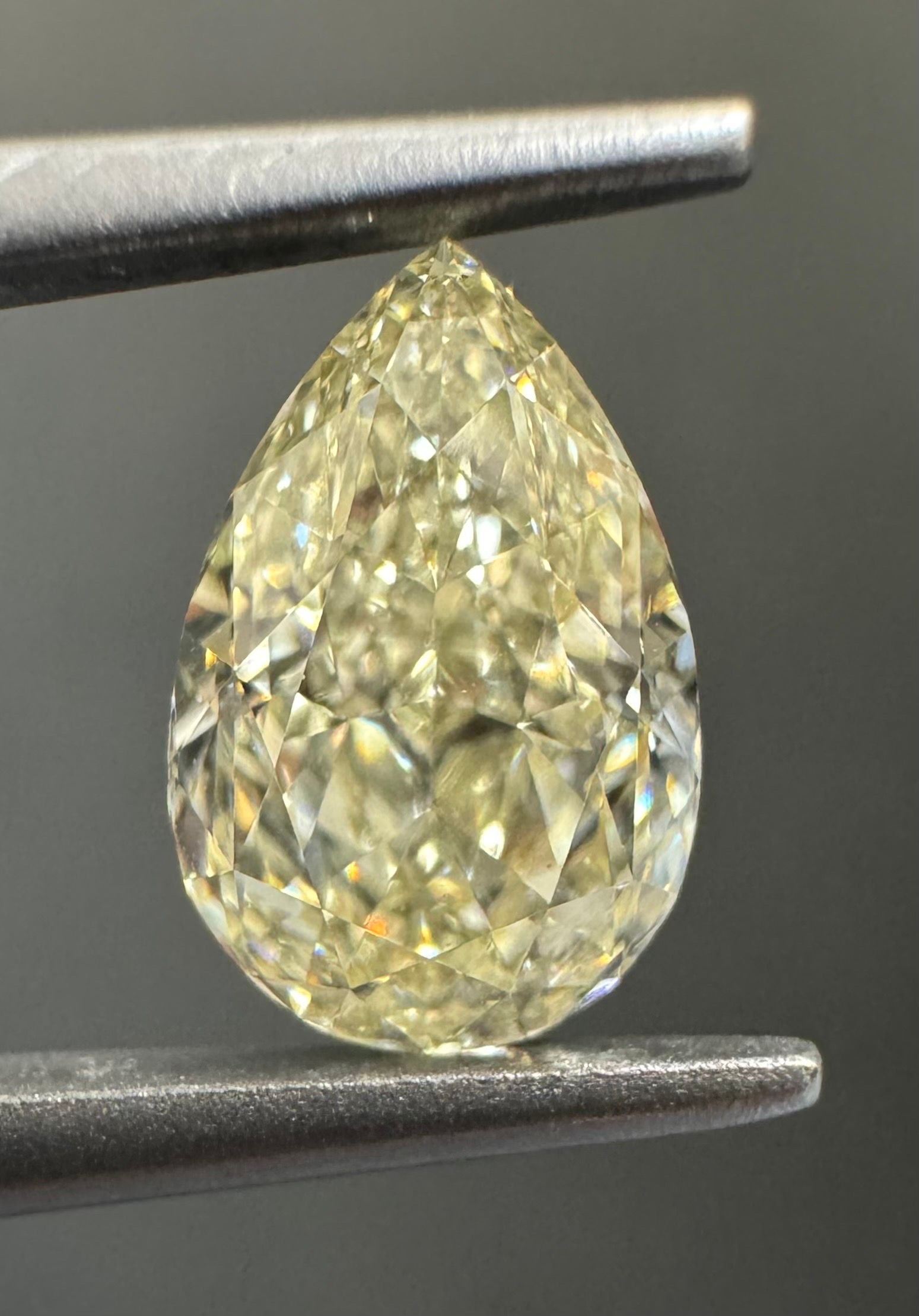 1 Carat Pear Diamond U-V VVS2