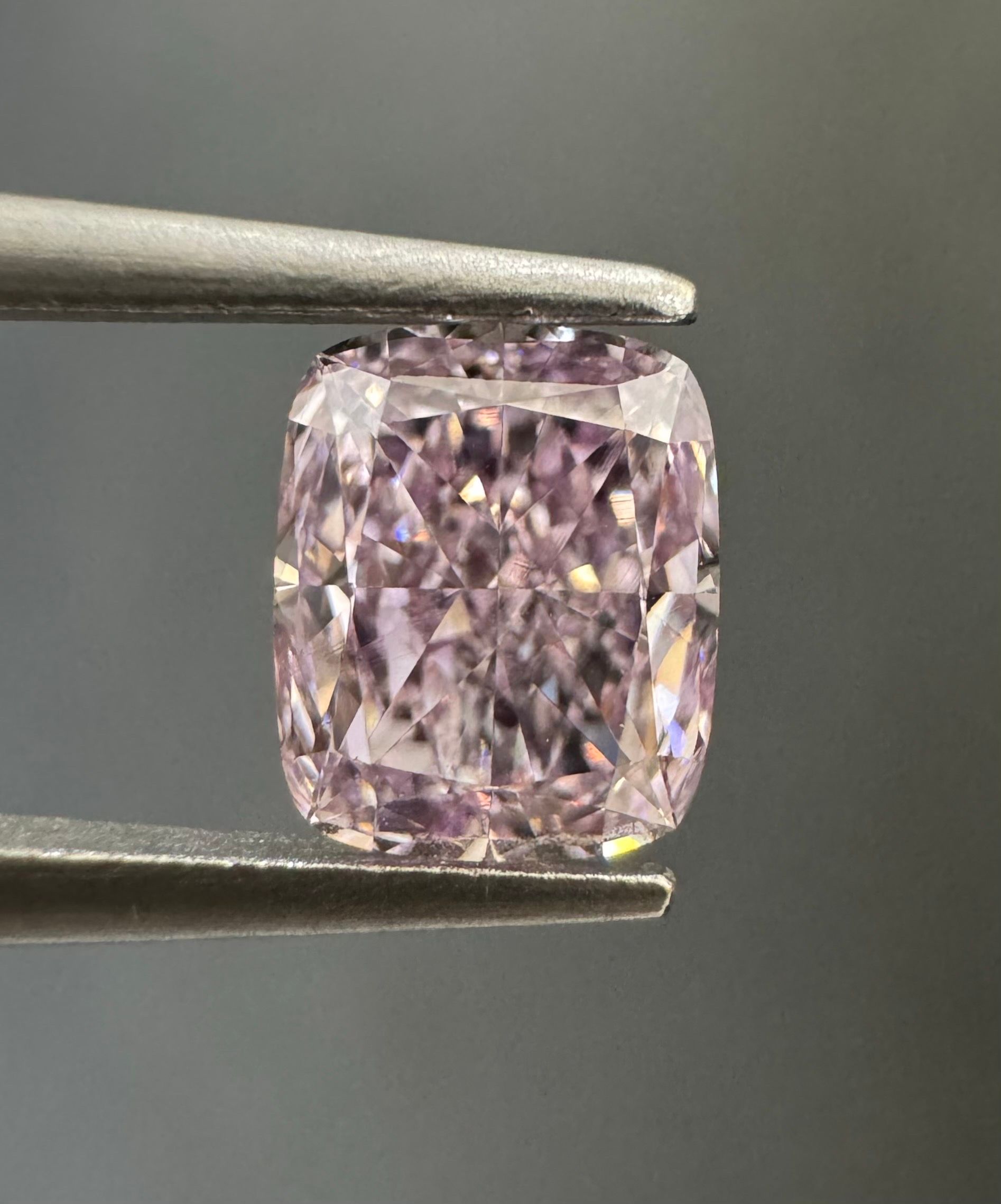 0.53 Carat Cushion brilliant Diamond Fancy Intense Pink Purple VVS2