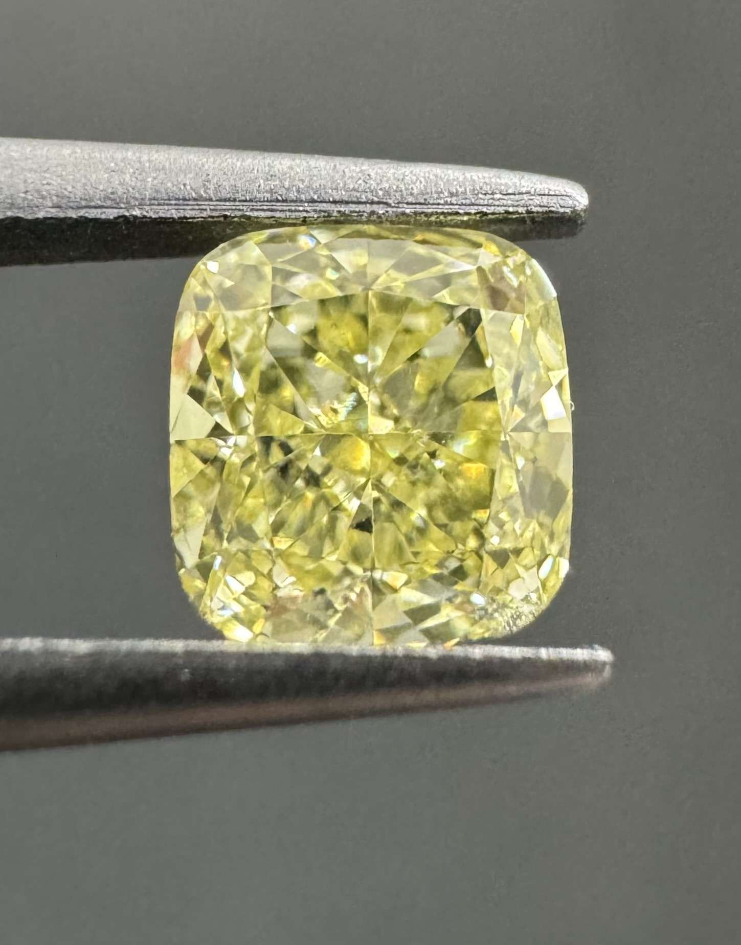 0.48 Carat Cushion brilliant Diamond Fancy Yellow VS1