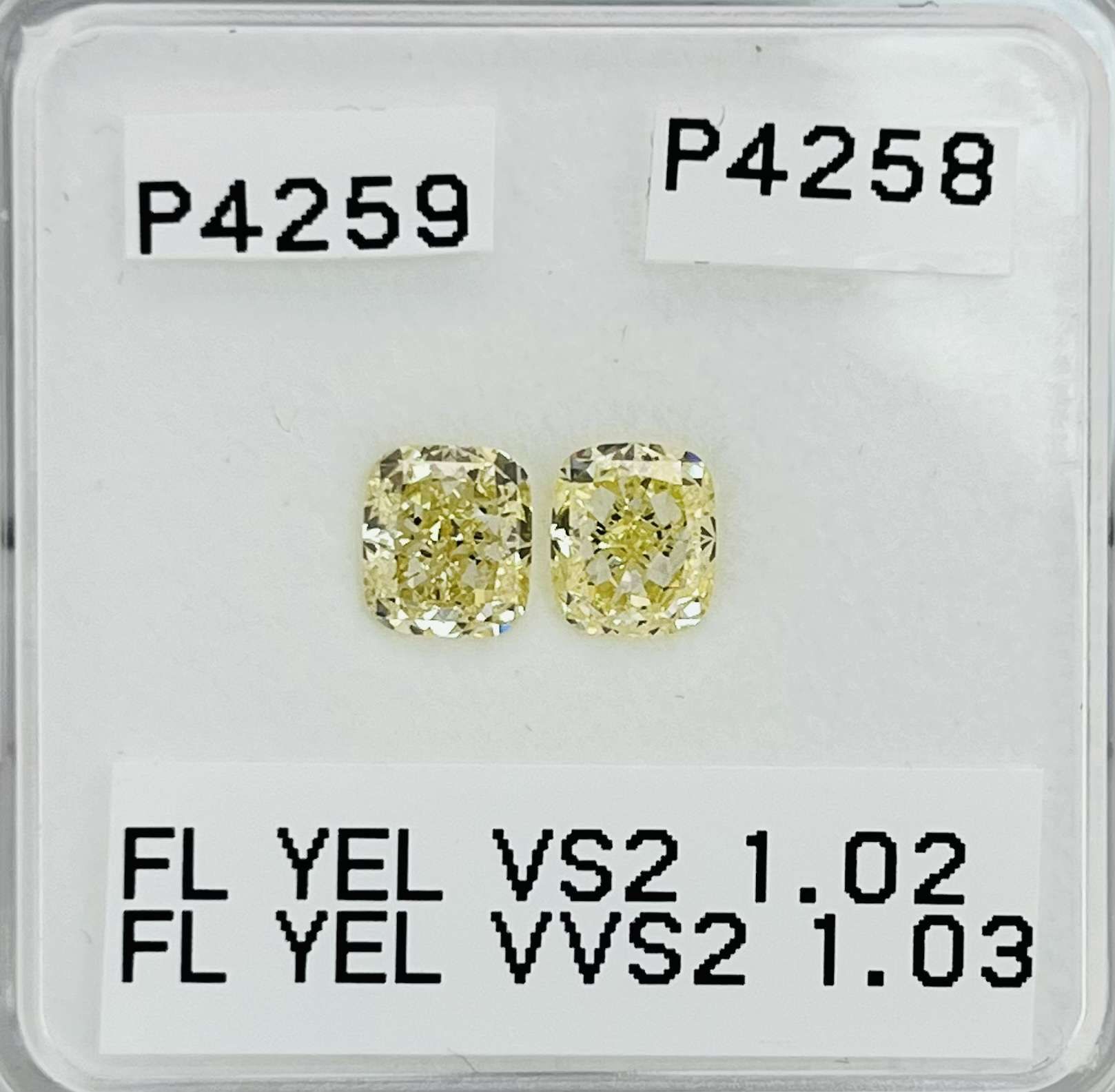 1.03 Carat Cushion brilliant Diamond Fancy Light Yellow VVS2