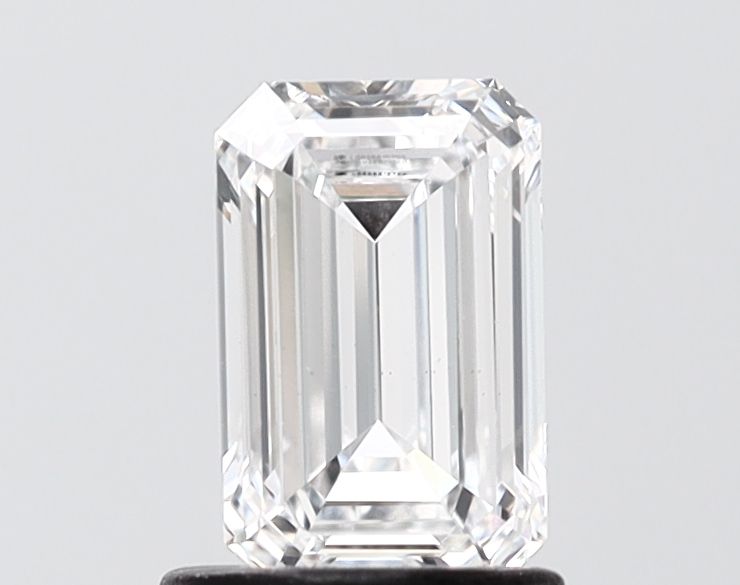 1.05 ct. emerald Lab Grown Diamond front image